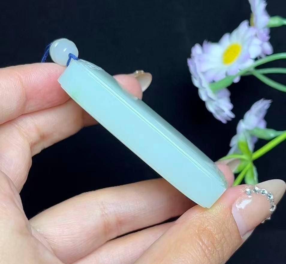 和田玉羊脂白玉带翠平安无事牌（60.6g）