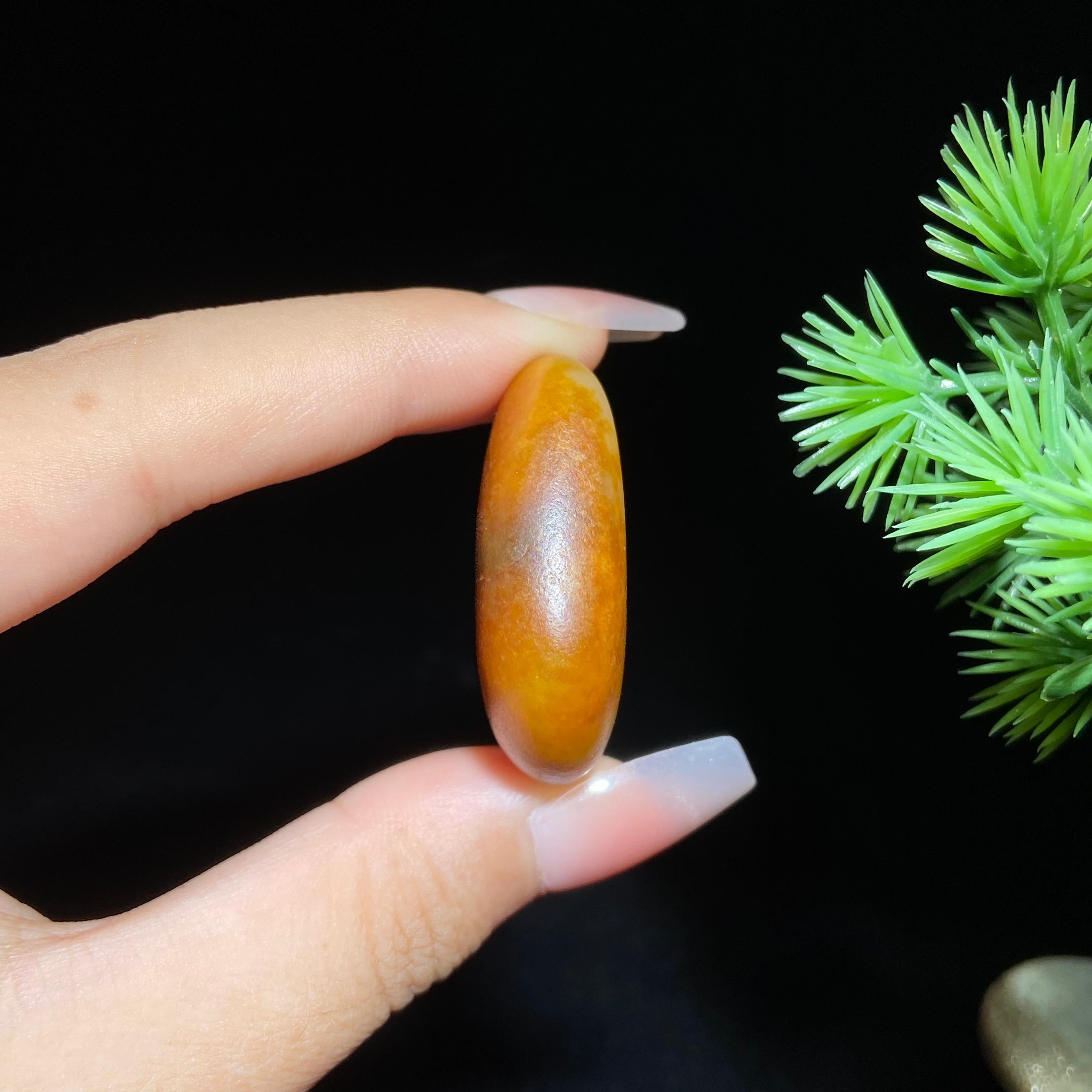 和田玉黄沁白肉籽料原石（16.8g）