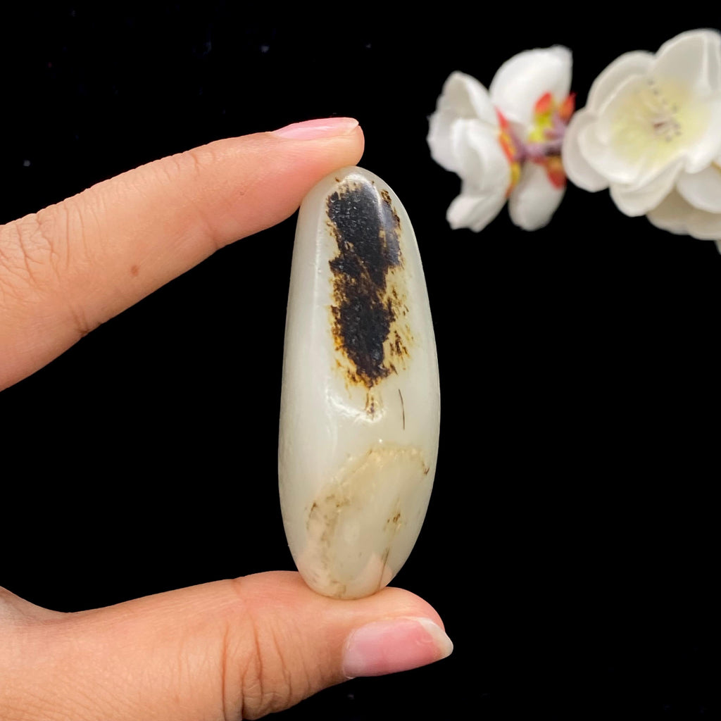 和田玉秋梨黑皮籽料手把件（72.3g）