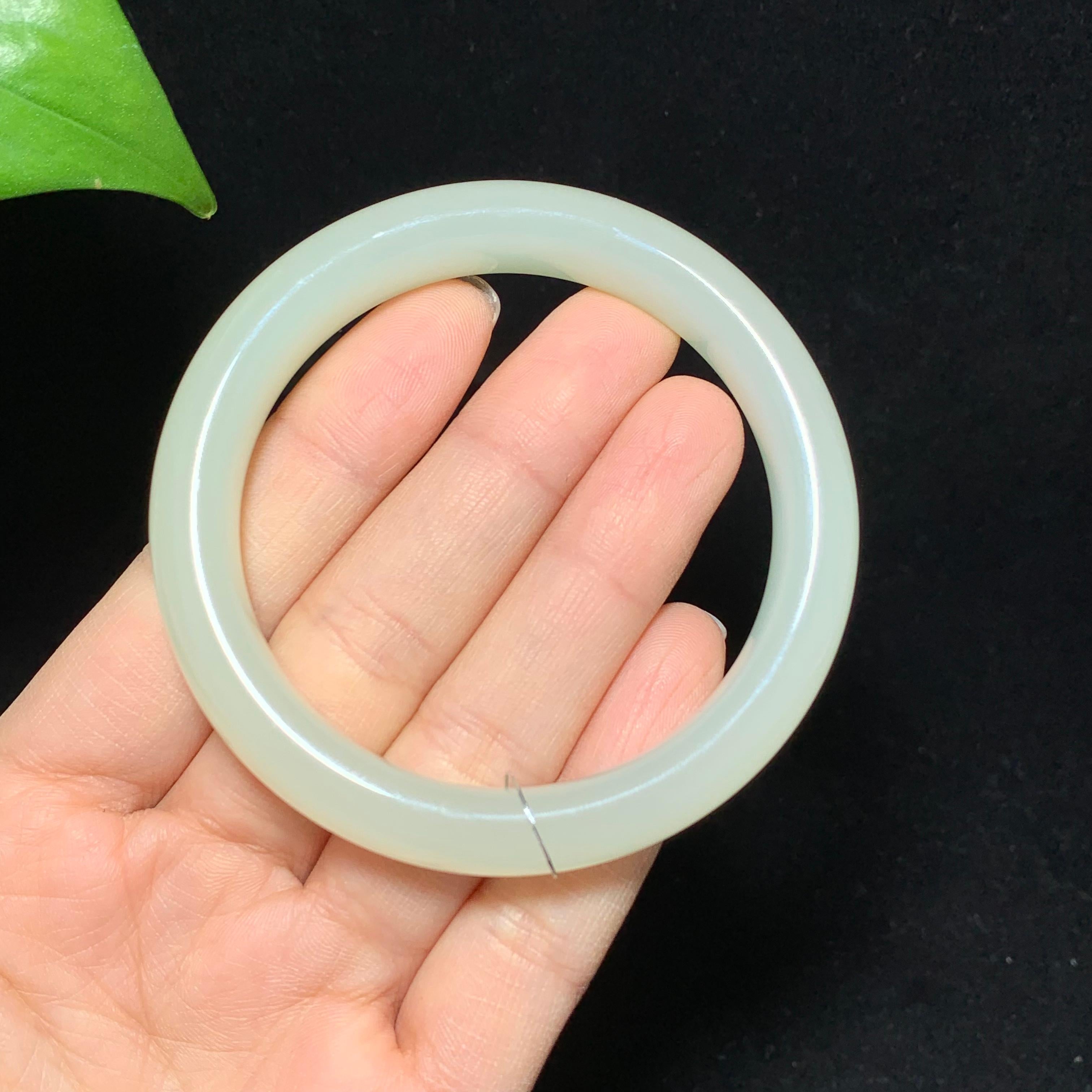 收藏级和田玉高冰底晴水手镯（52.5g）
