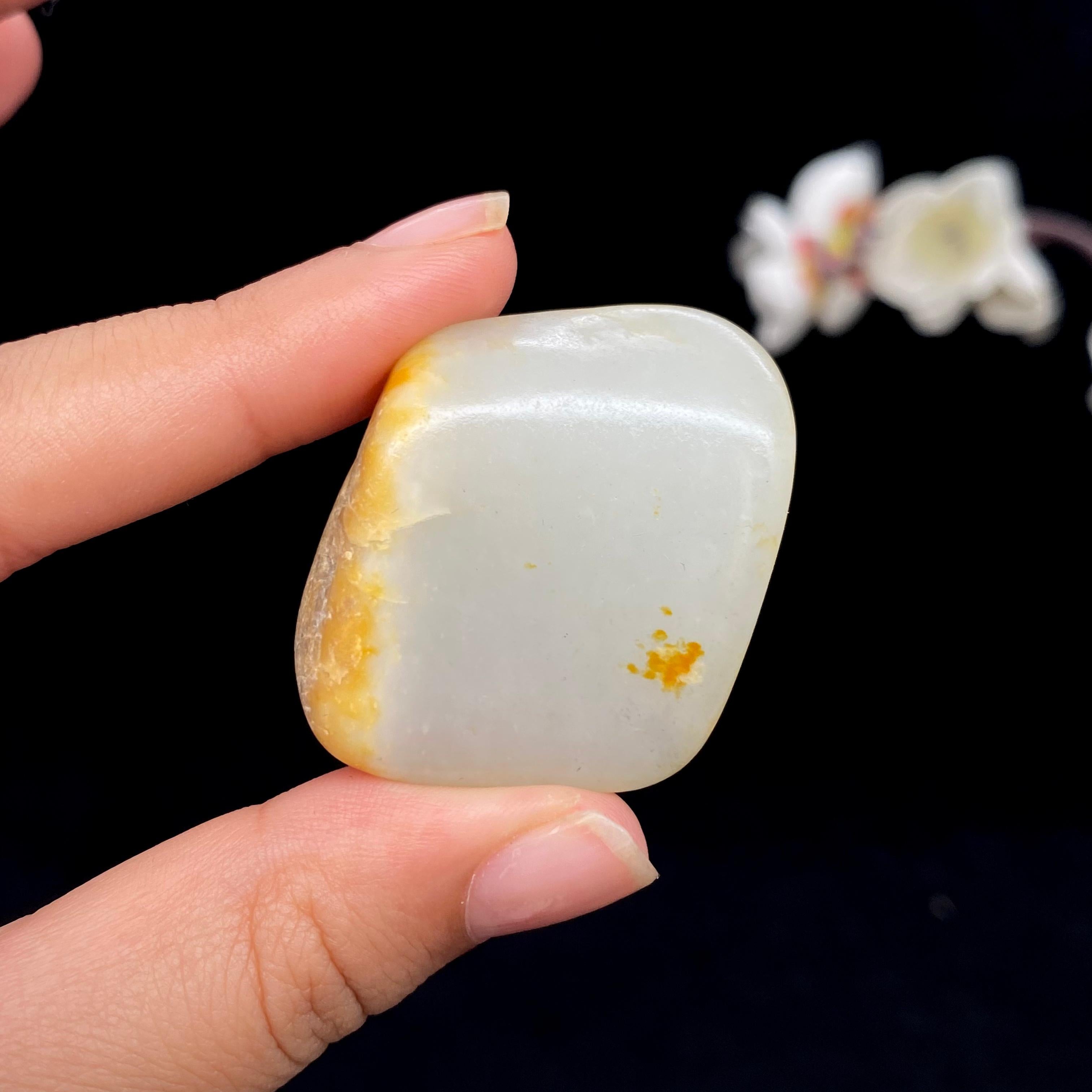 和田玉白玉带黄皮籽料挂件（32.8g）