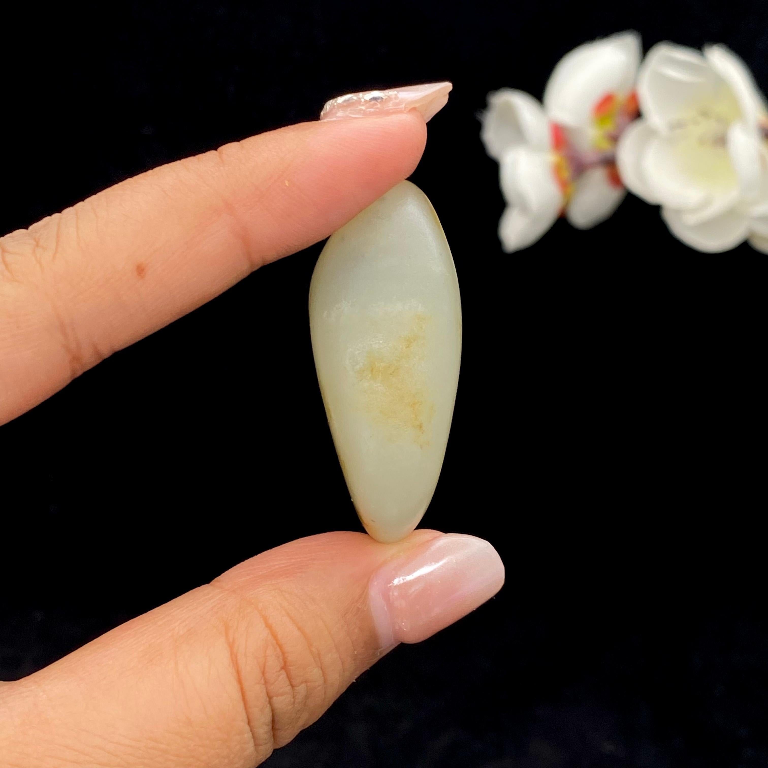 和田玉秋梨黄皮籽料挂件（26.8g）