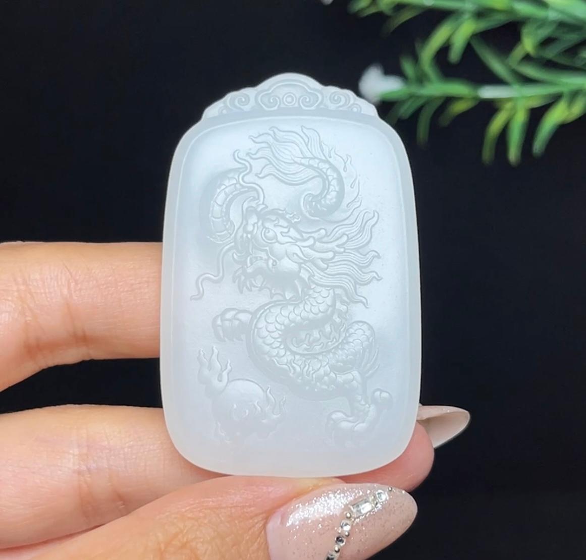 和田玉羊脂白玉龙牌（28.8g）