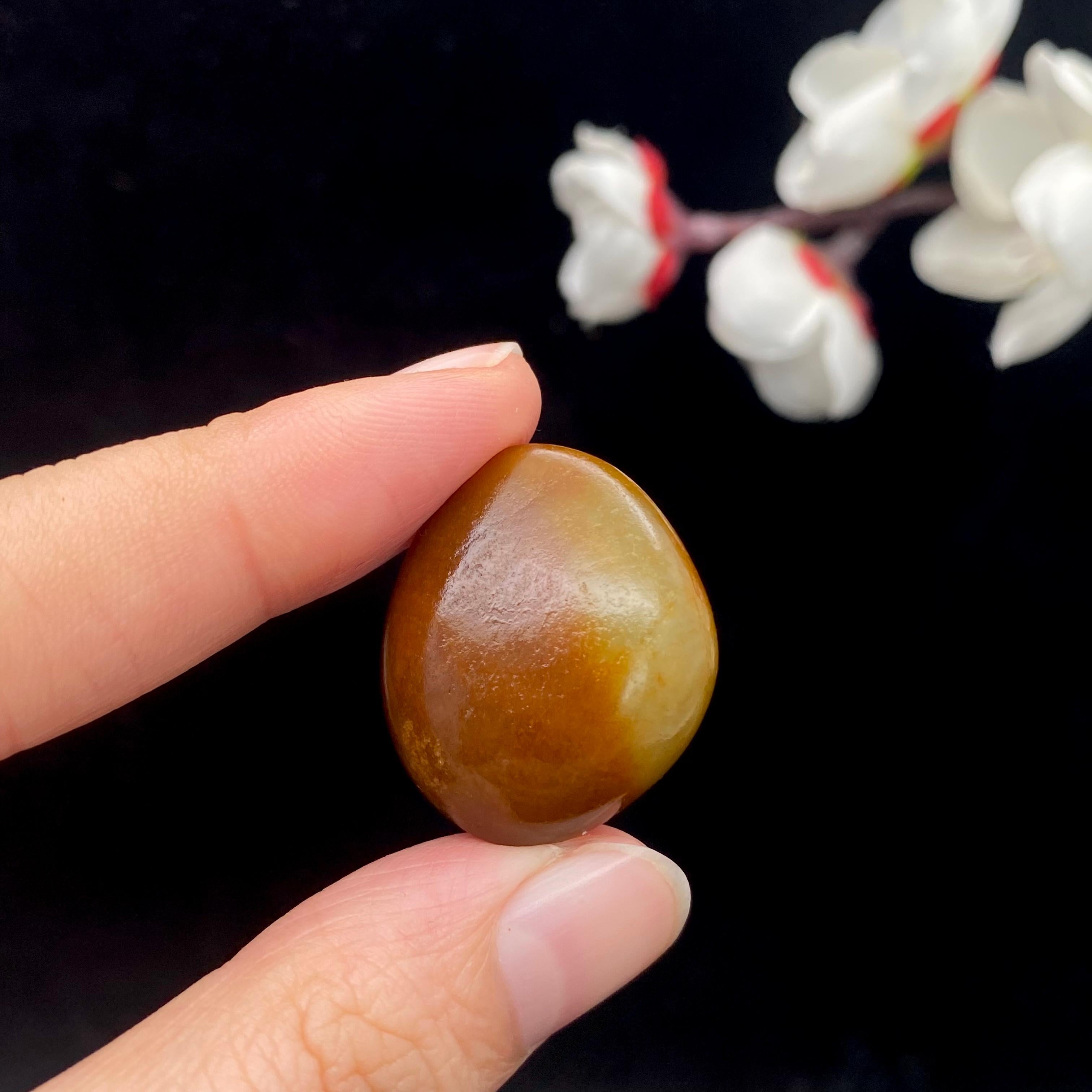 和田玉红沁皮籽料原石（8g）