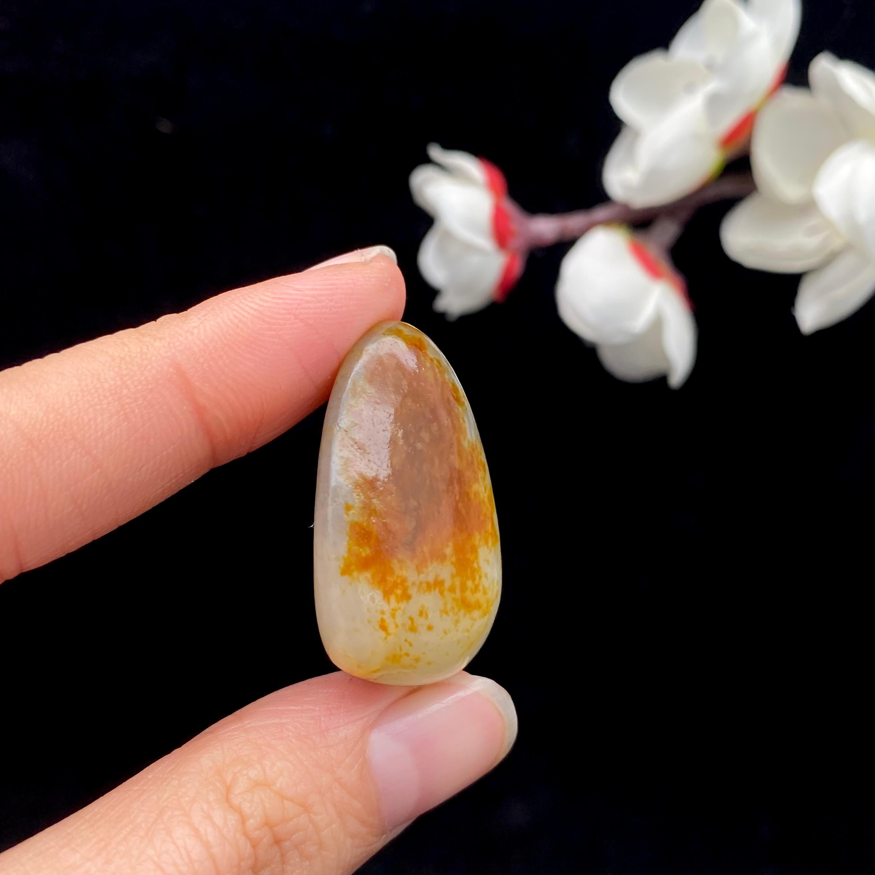 和田玉聚红皮青花低籽料原石（15.7g）