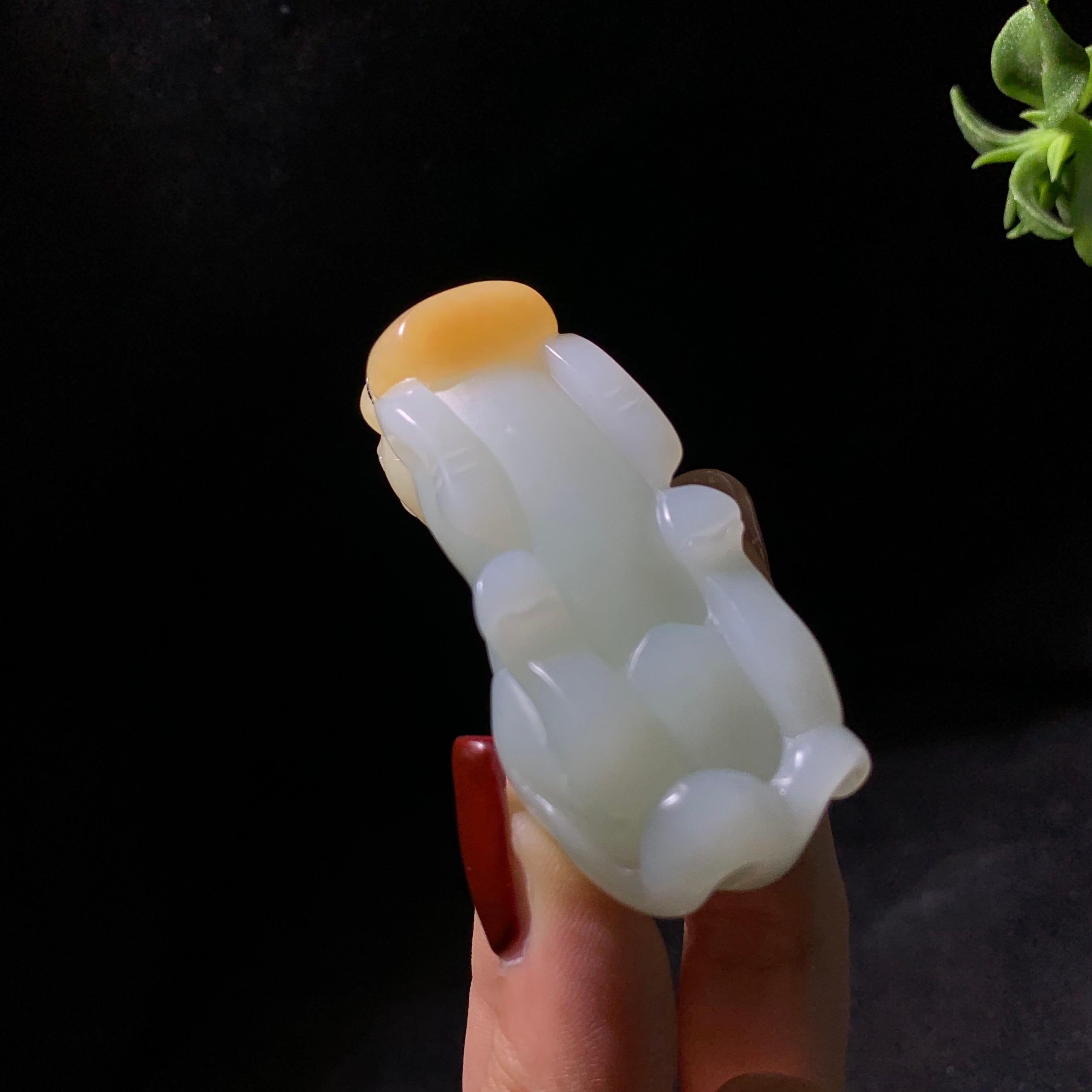 和田糖白玉马到成功手把件（79.0g）