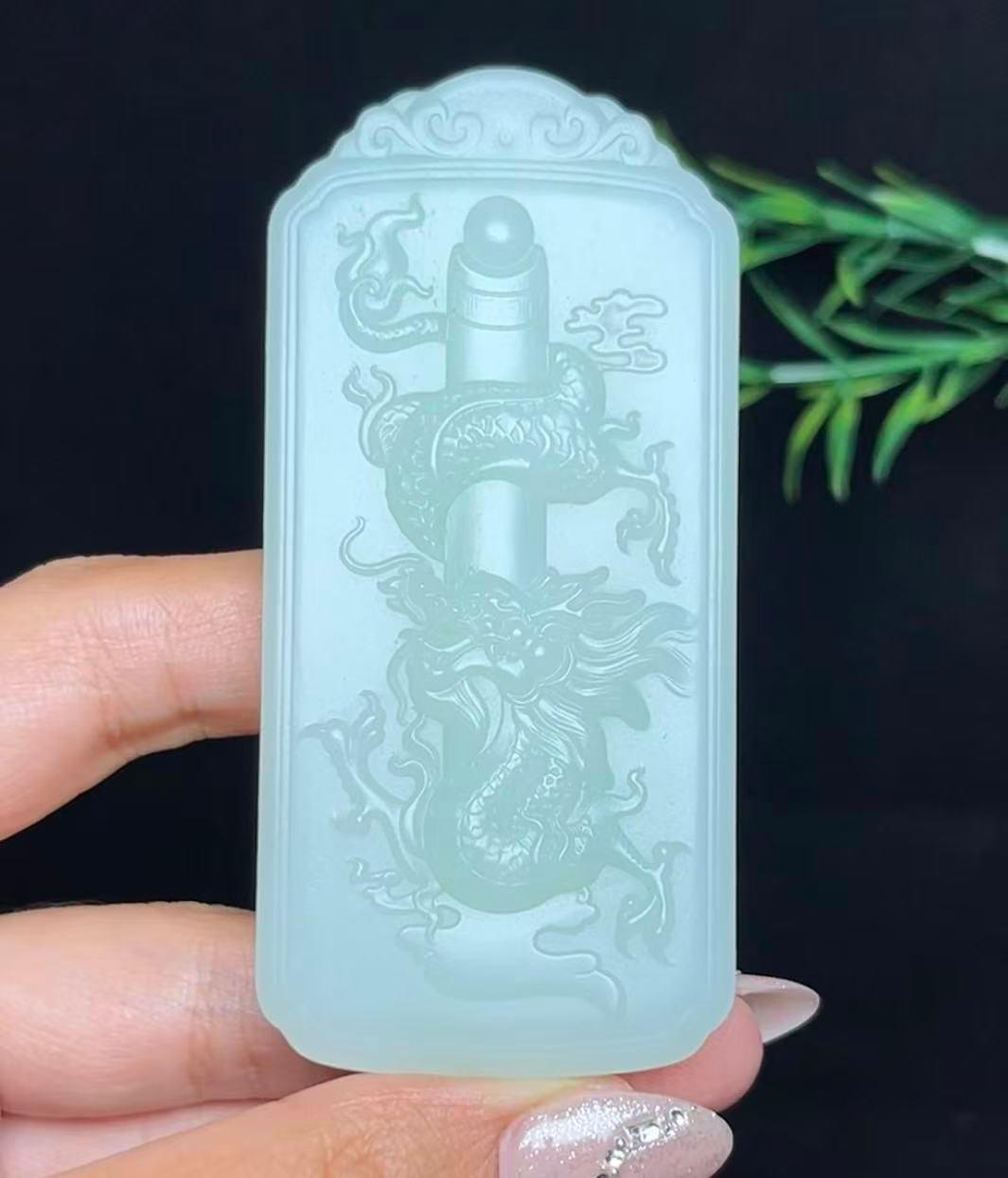 和田玉带翠祥龙护主山水牌（77.8g）