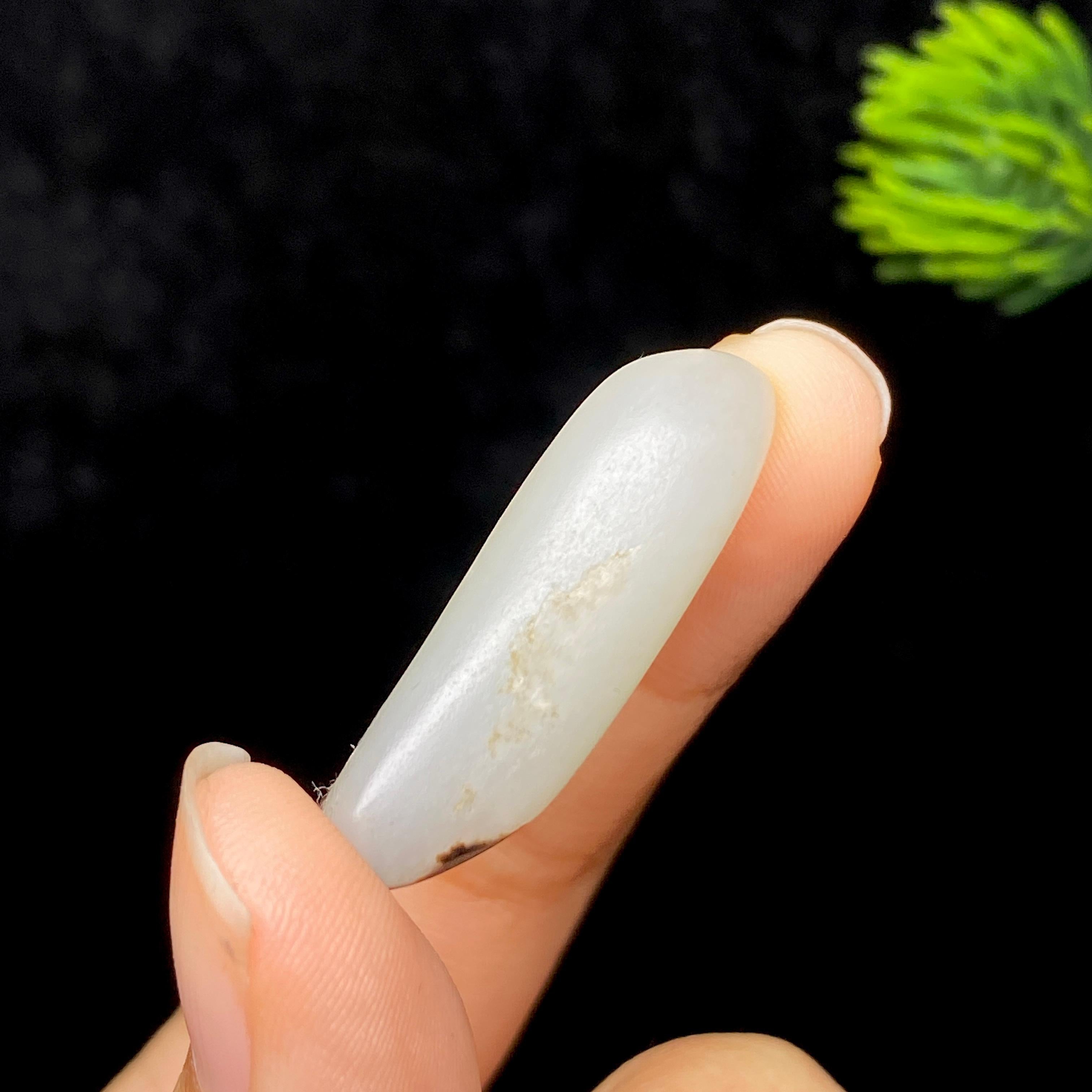 和田玉黑皮籽料（7.4g）