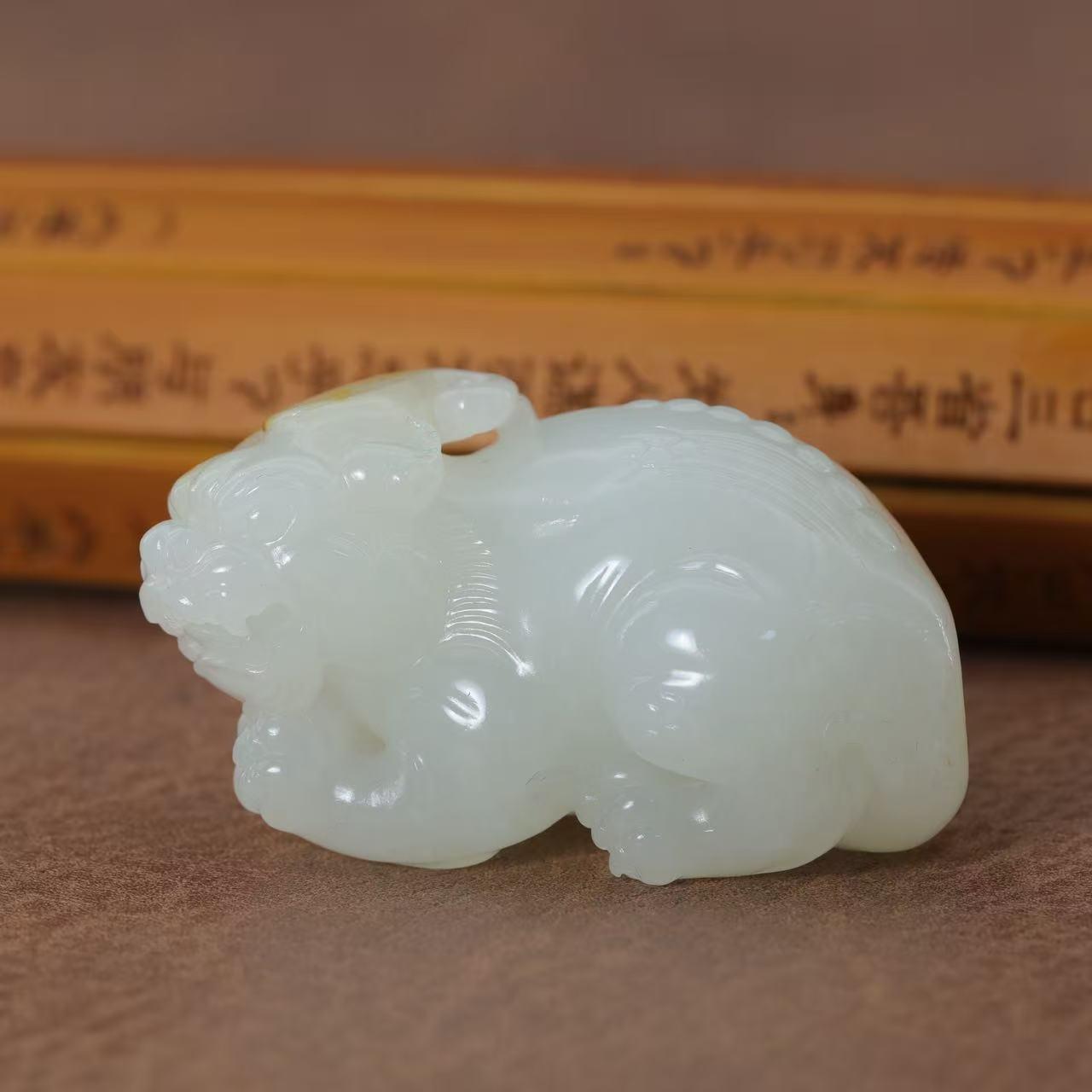 和田玉籽料洒金皮白玉貔貅挂件（76.3g）