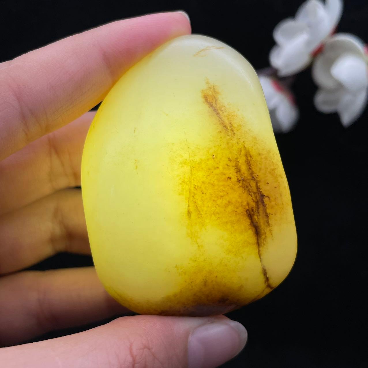 和田玉秋梨皮籽料手把件（89.8g）