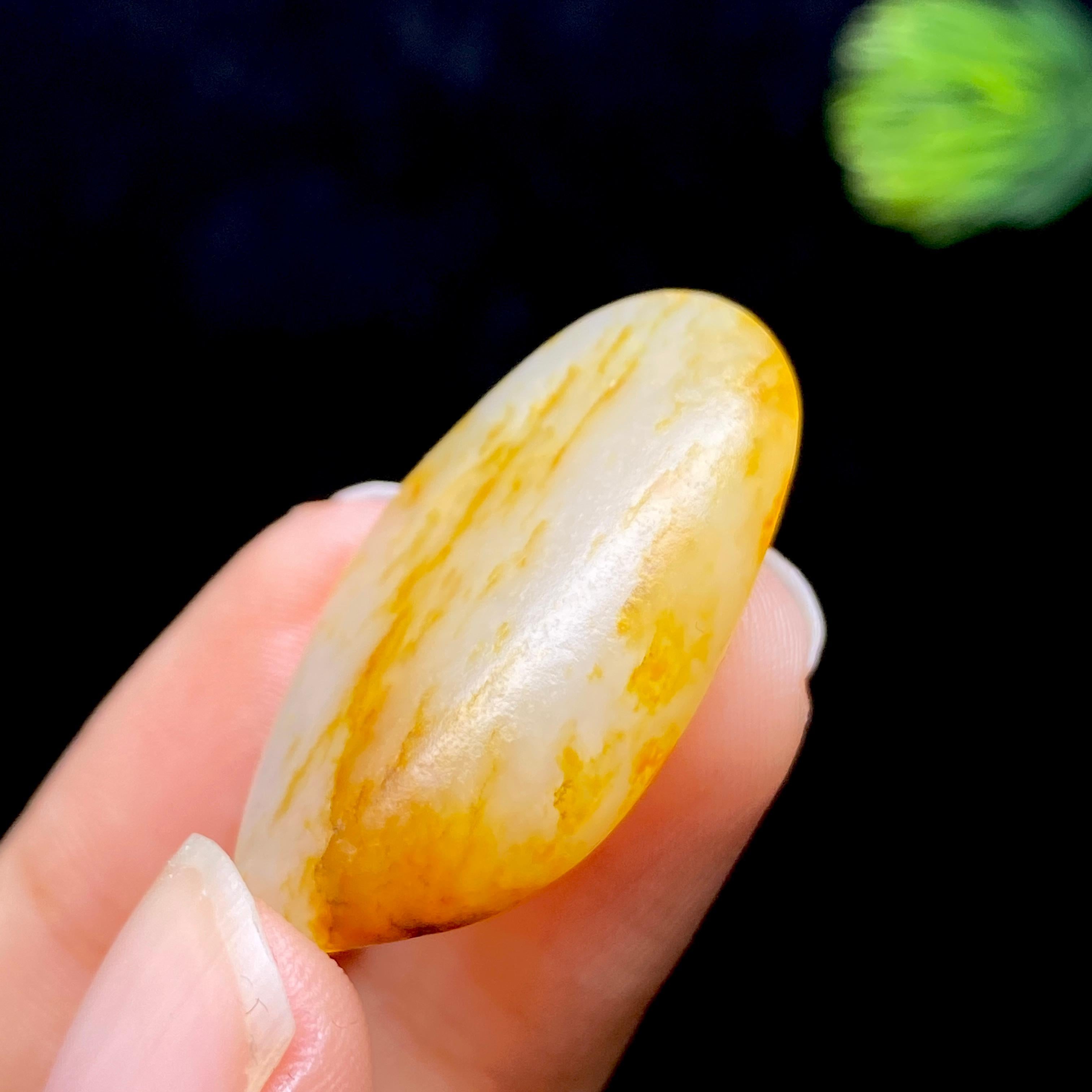 【超值推荐】和田玉洒金皮籽料（6.2g）