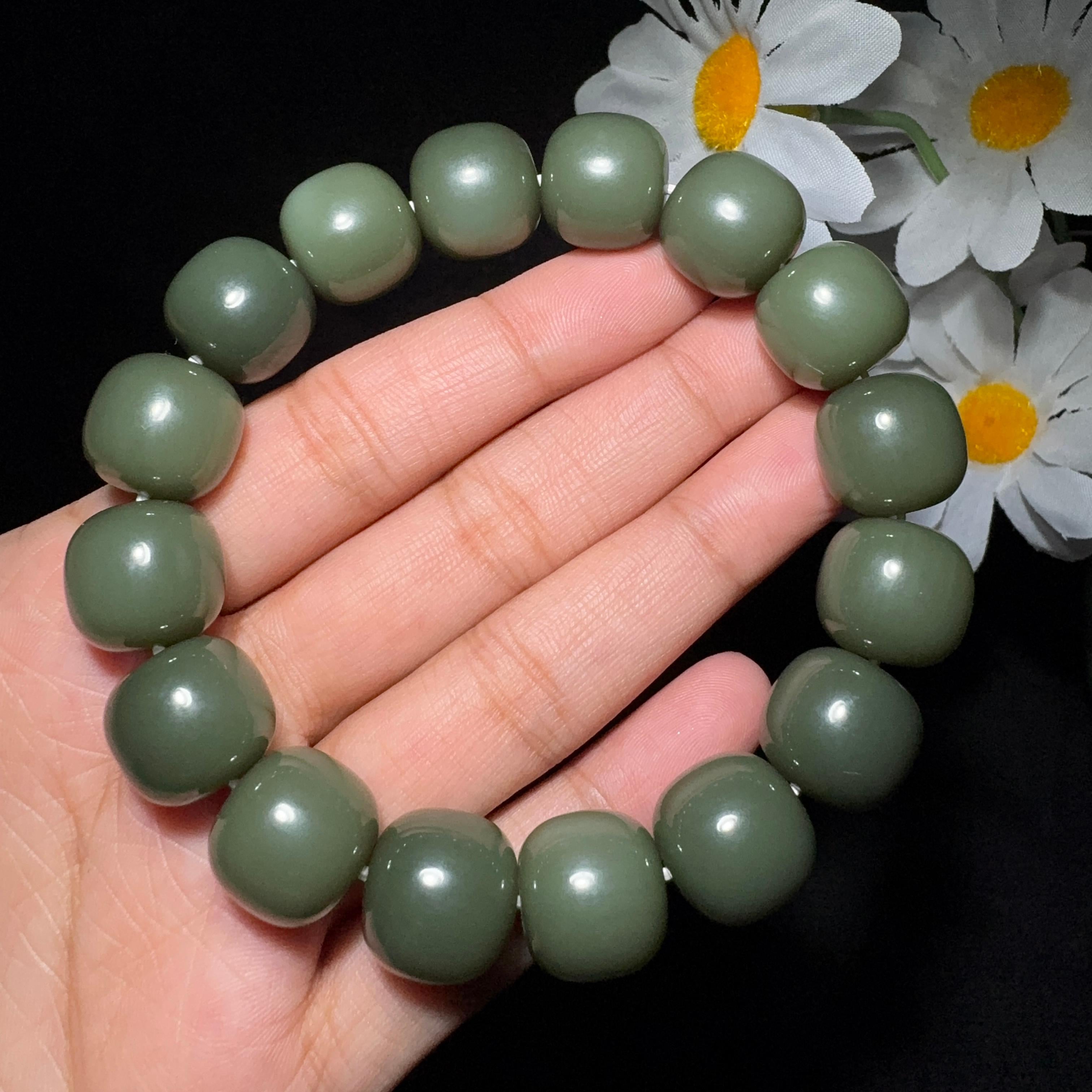 和田玉沙枣青老型珠手串（75.6g） – 厚德载玉