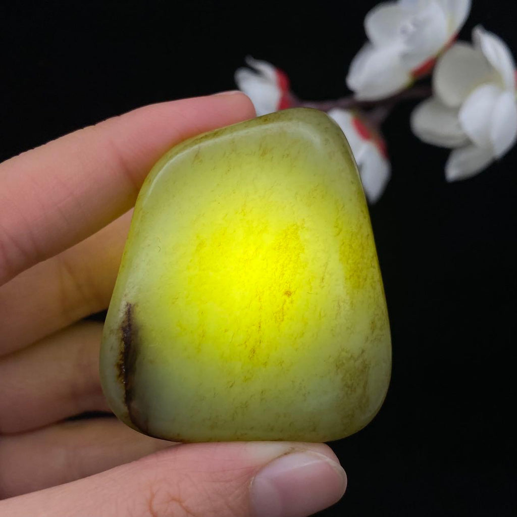 和田玉秋梨皮青玉籽料原石（57.4g）