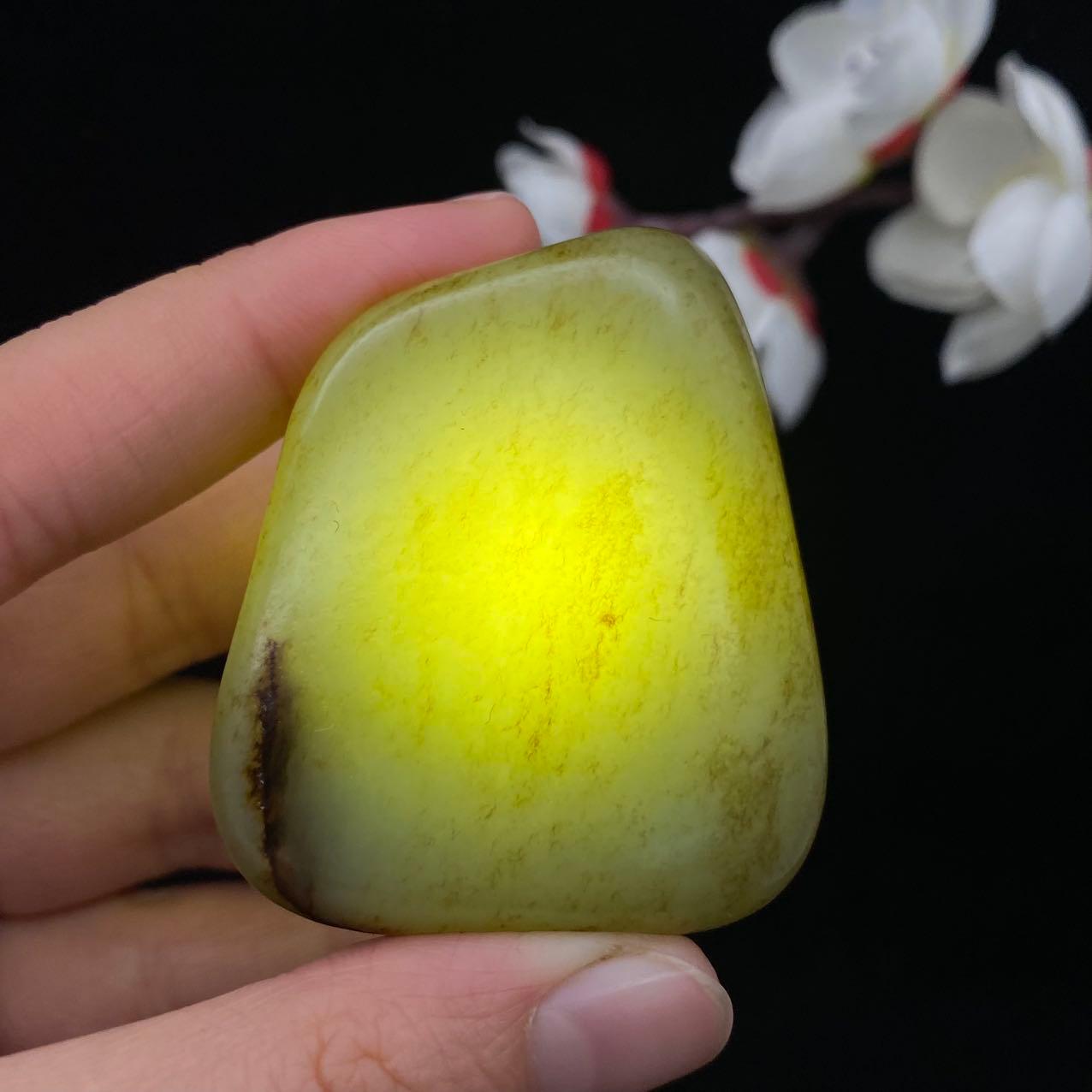 和田玉秋梨皮青玉籽料原石（57.4g）