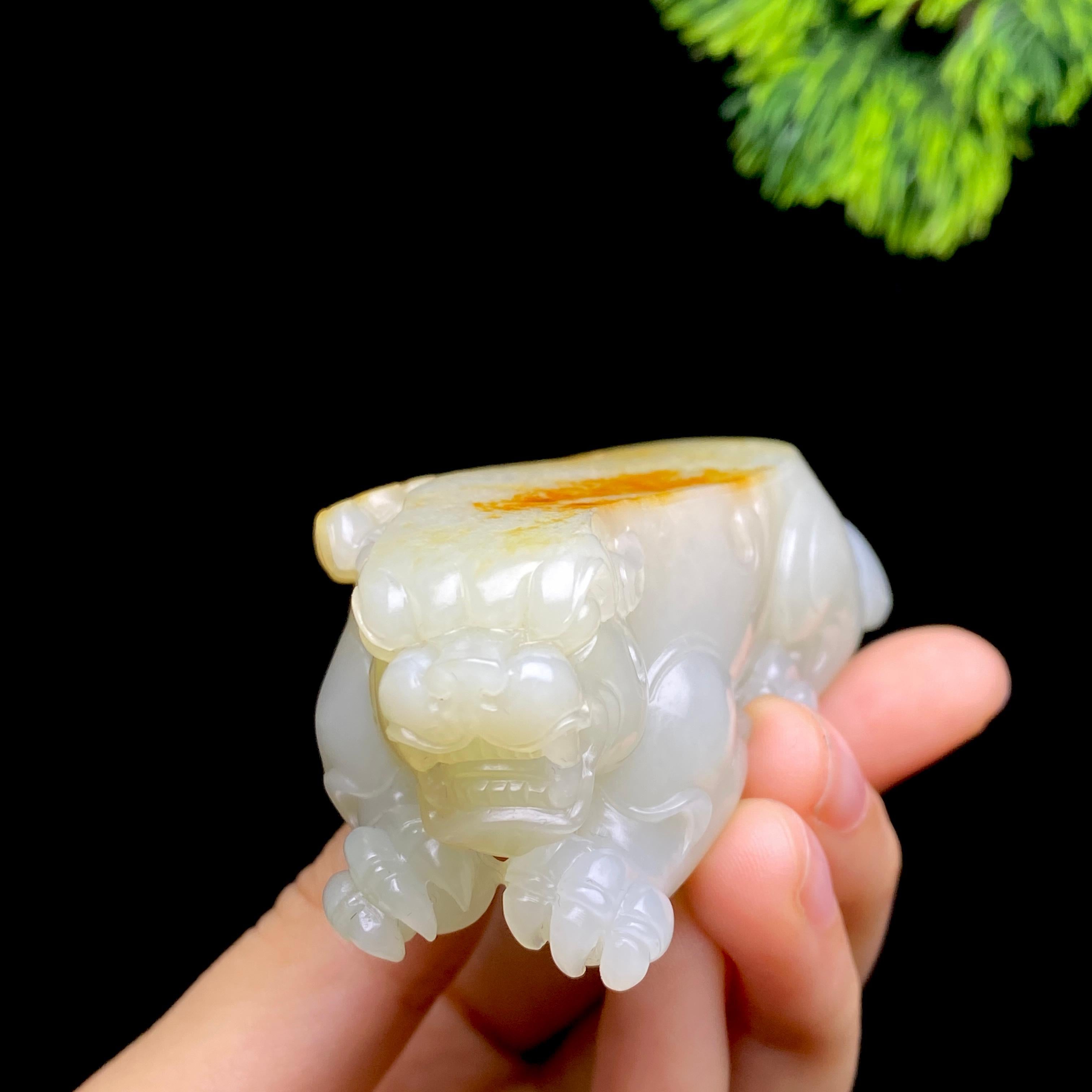 天然青白和田玉約830g 貔貅親子同心手彫り 一つ玉石一刀彫 黄楊WWFT074 天然青白和田玉約830g 貔貅親子同心手彫り 一つ玉石一刀彫 黄楊WWFT074