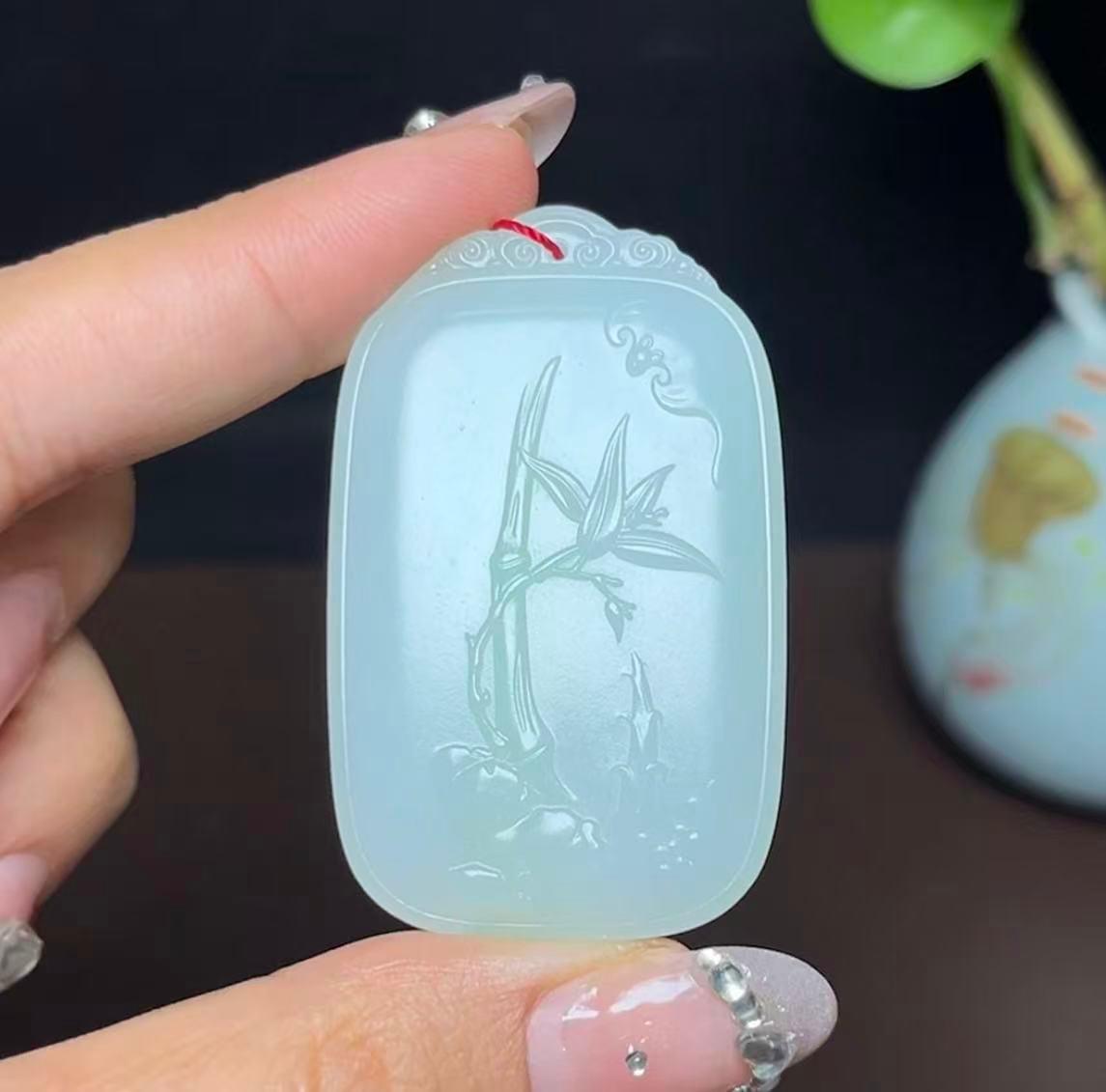 和田羊脂玉带翠步步高升平安富足，（33.5g）