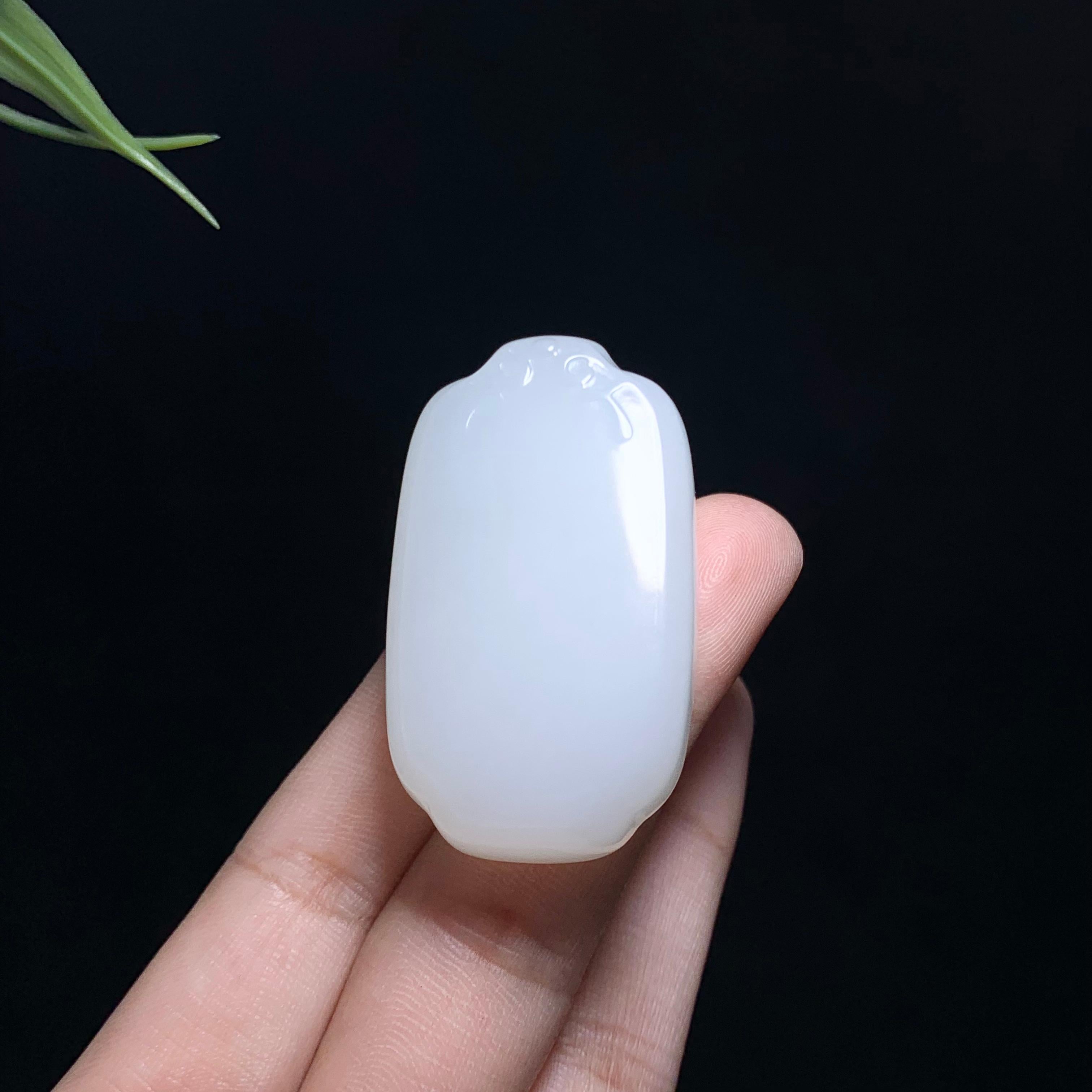 和田冰底白玉无事牌（34.3g）