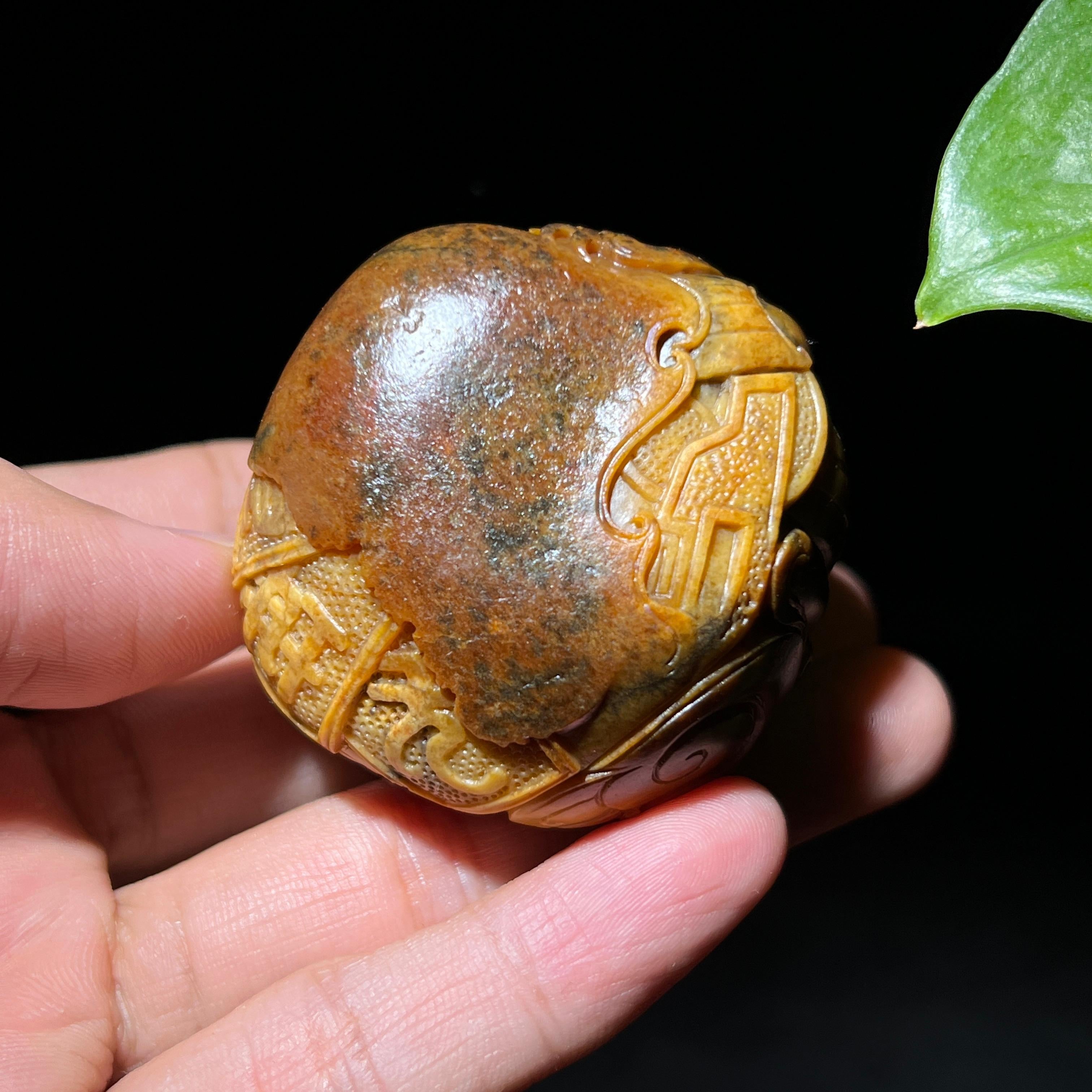 和田玉籽料黄沁貔貅手把件（155.1g）