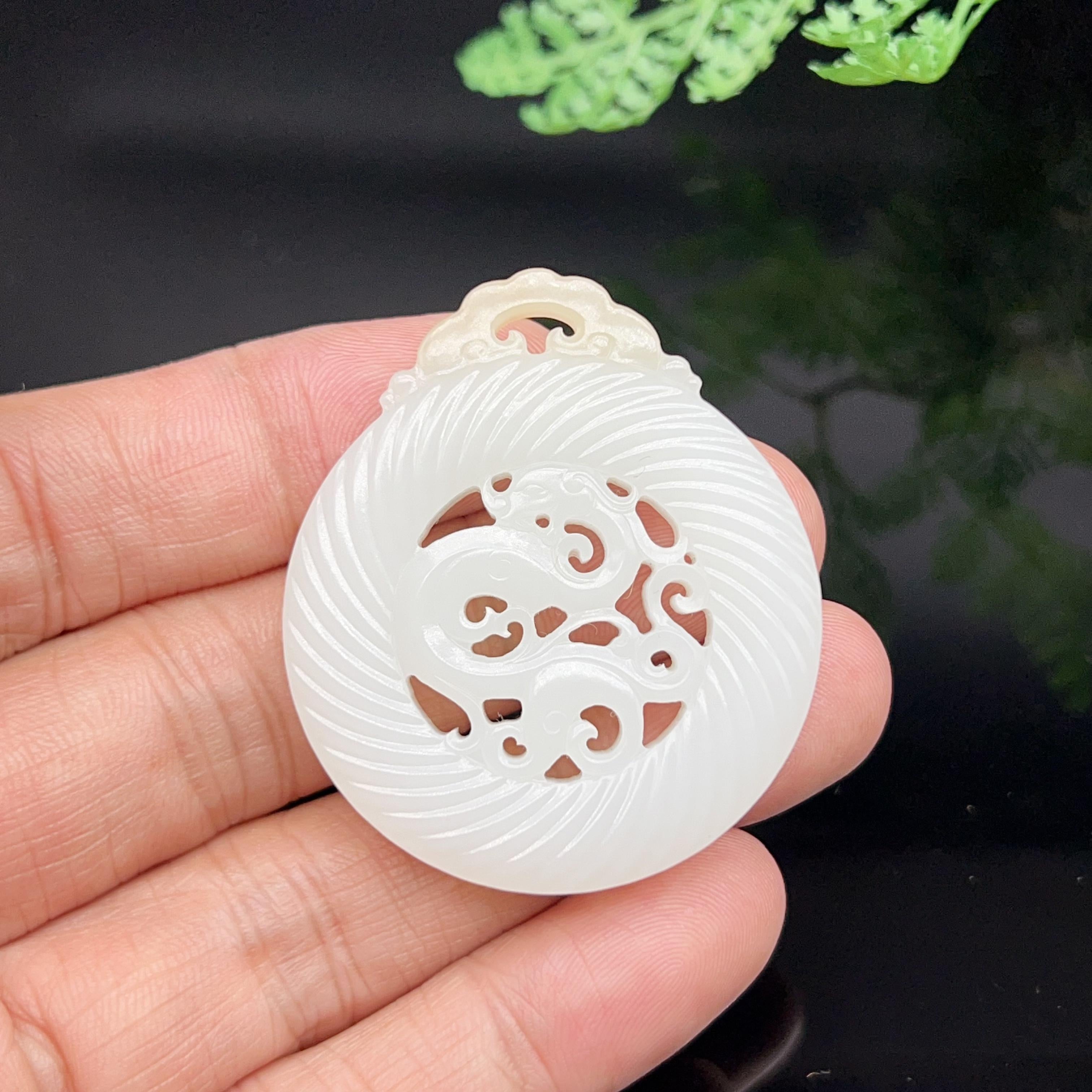 和田玉糖羊脂白玉镂空龙佩挂件（26.8g）