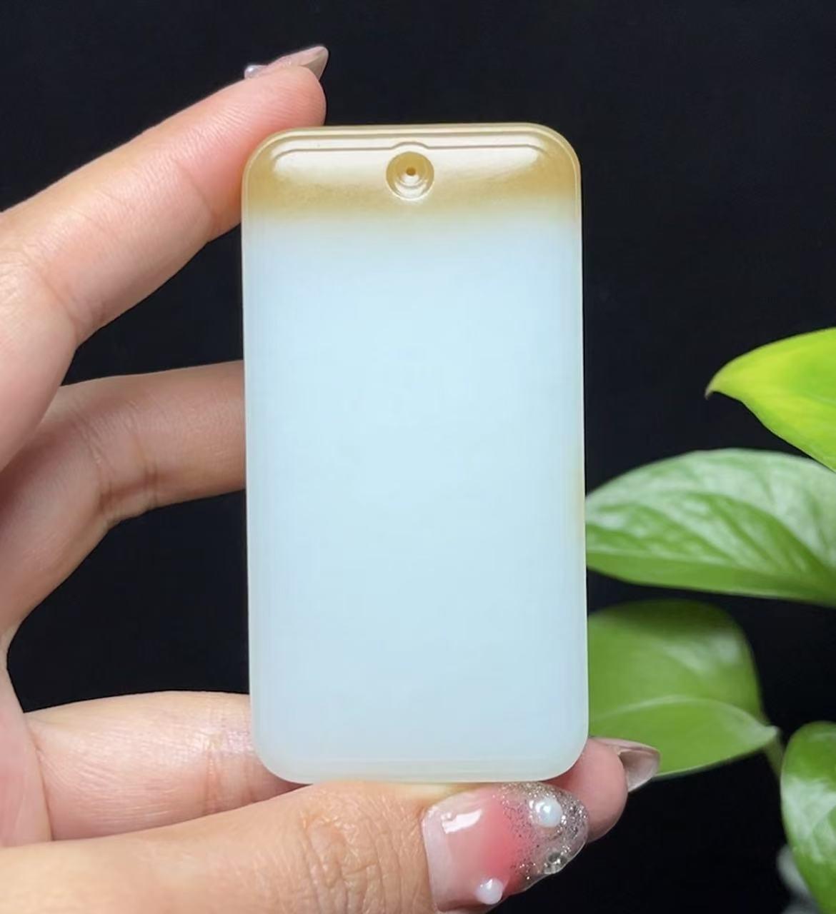 新疆和田玉且末糖羊脂玉平安无事牌（78.2g）