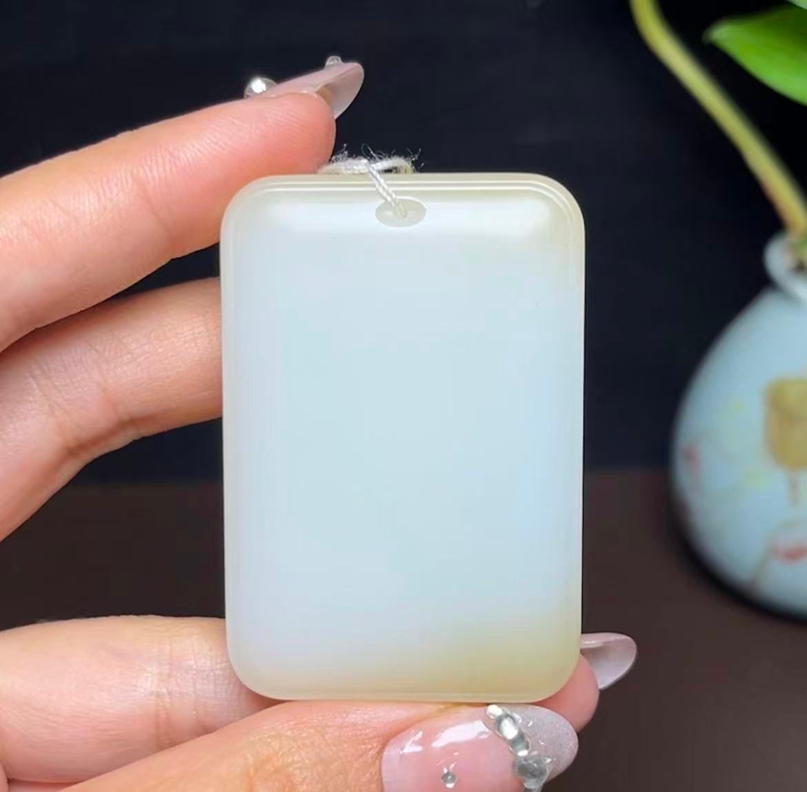 新疆和田玉且末天地糖平安无事牌（59.2g）