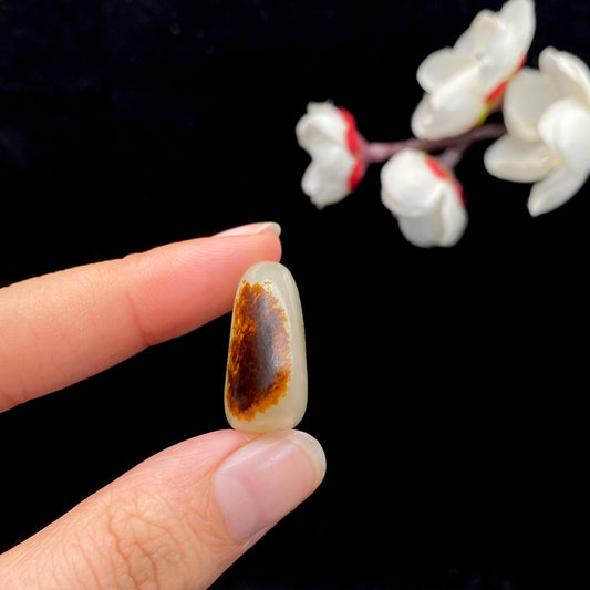 和田玉聚红皮籽料原石（9g）