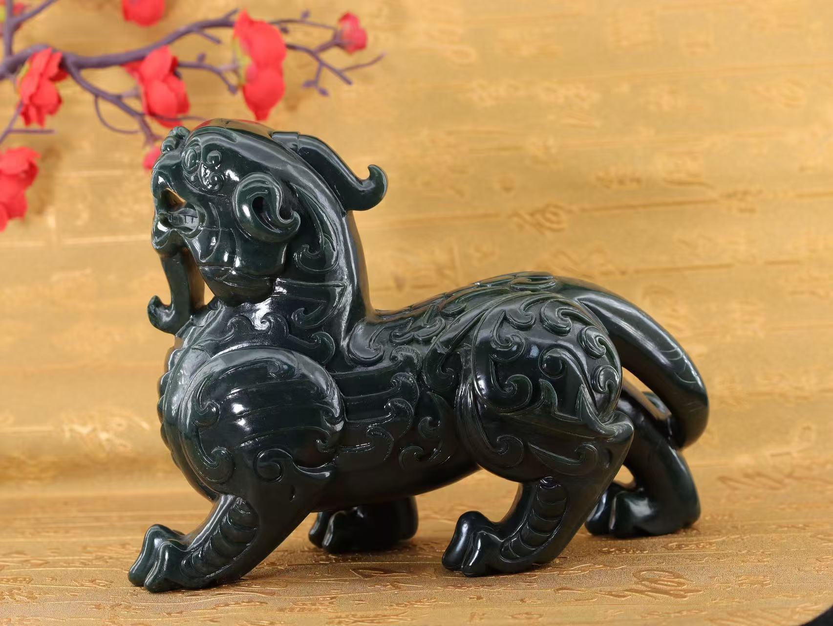 和田玉籽料黑青貔貅摆件（2650g）