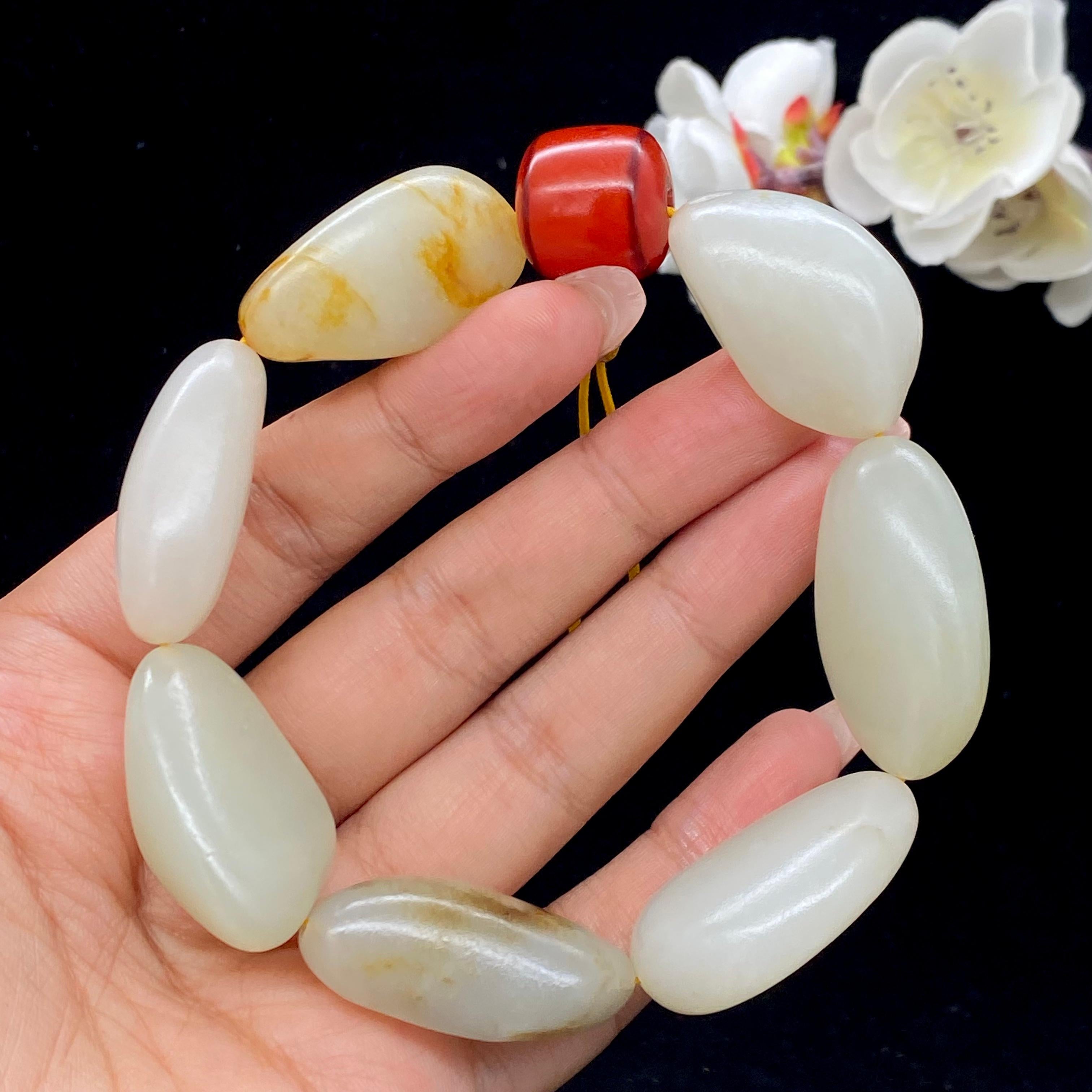 和田玉洒金皮籽料【精品手串】（109.6g）