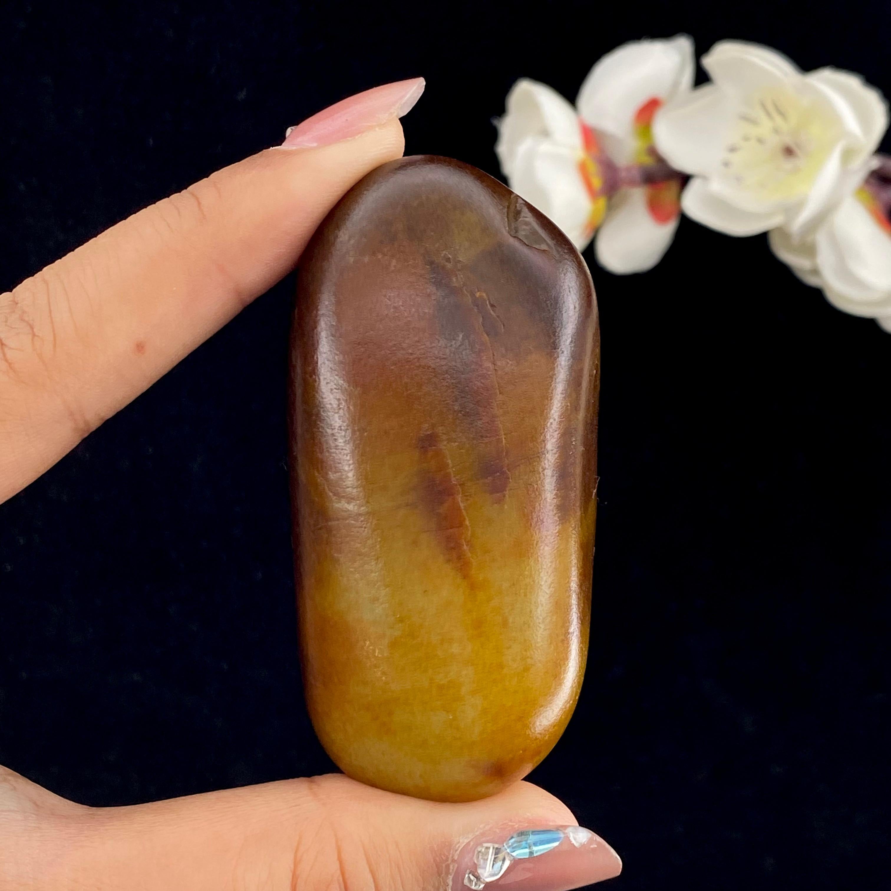 和田玉聚红皮籽料手把件（146.7g）