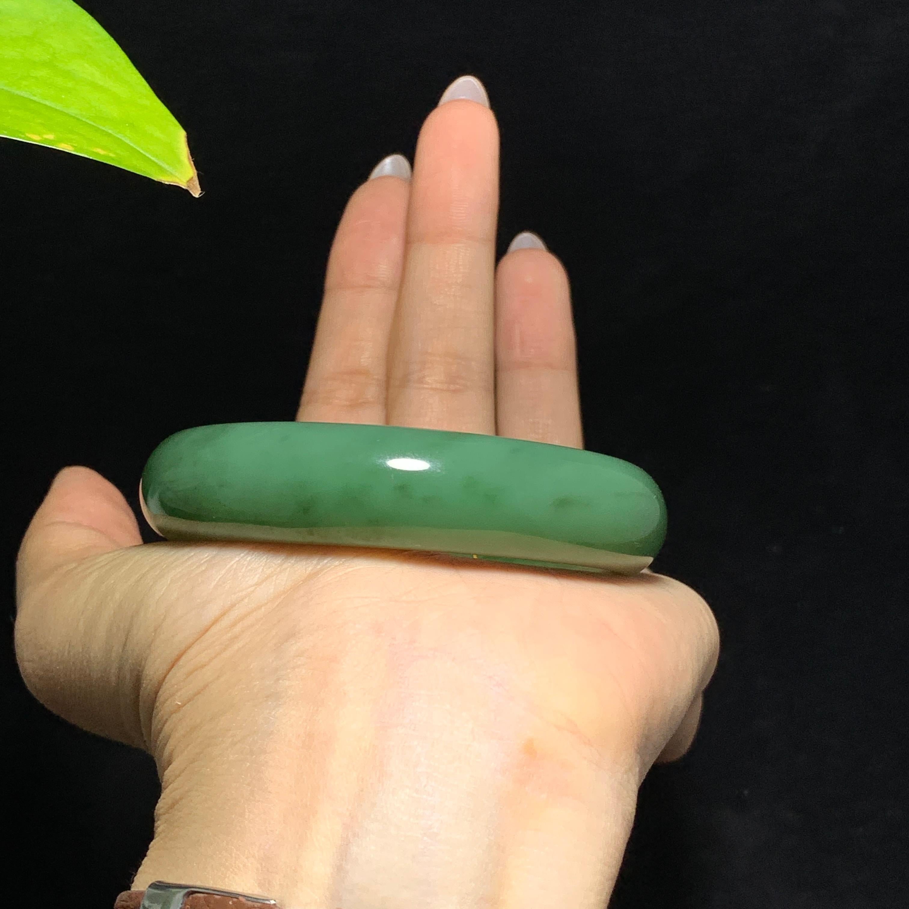 和田山料碧玉粉绿手镯（61.0g）