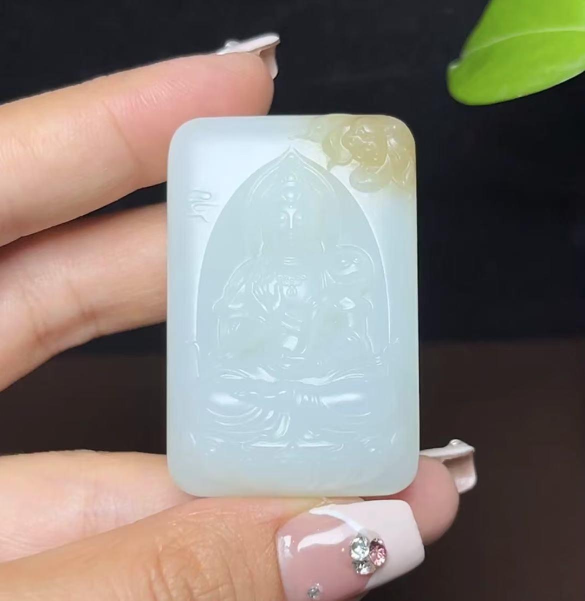 新疆和田玉且末糖白羊脂玉观音（53.2g）
