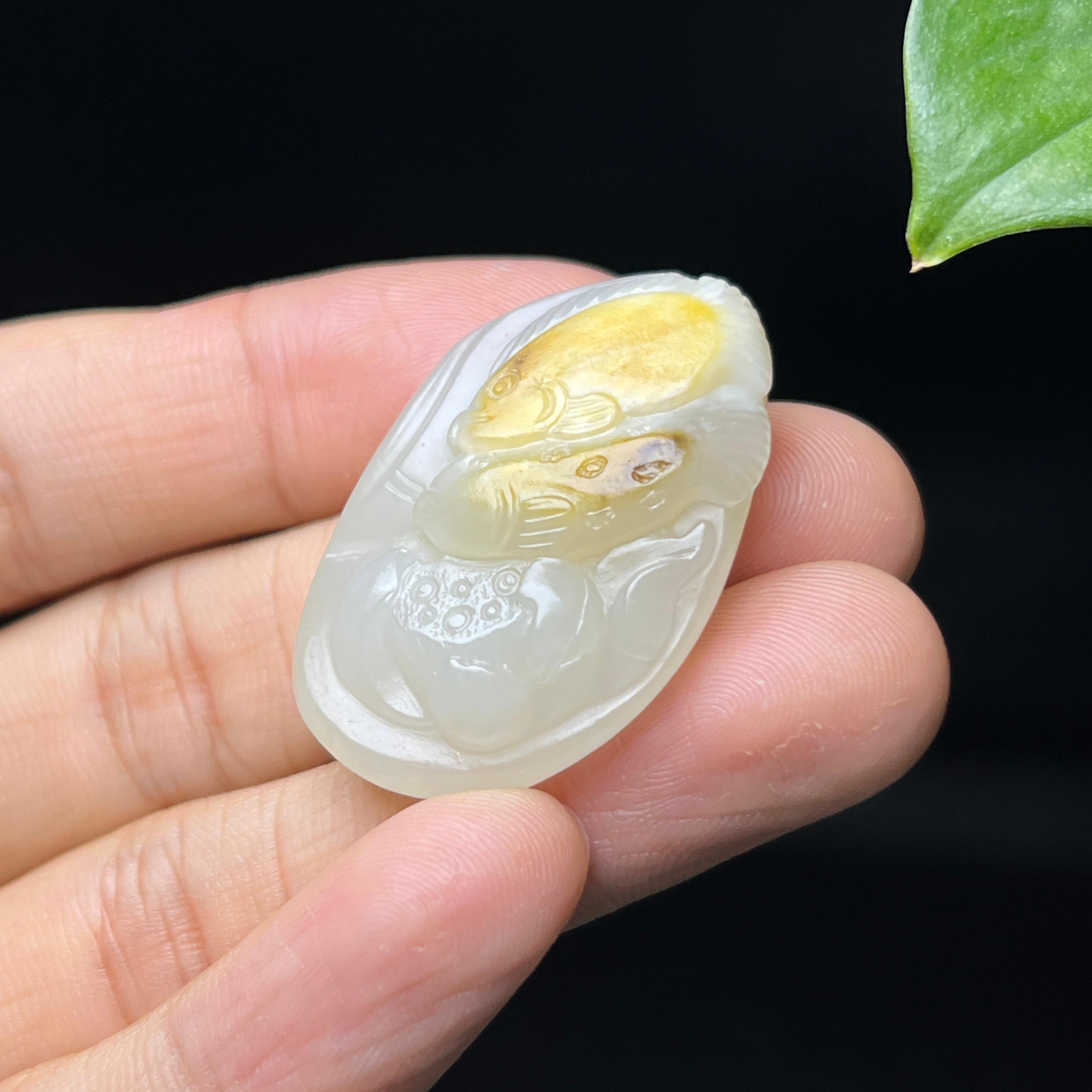 和田玉籽料黄沁皮连年有余挂件（14.1g）