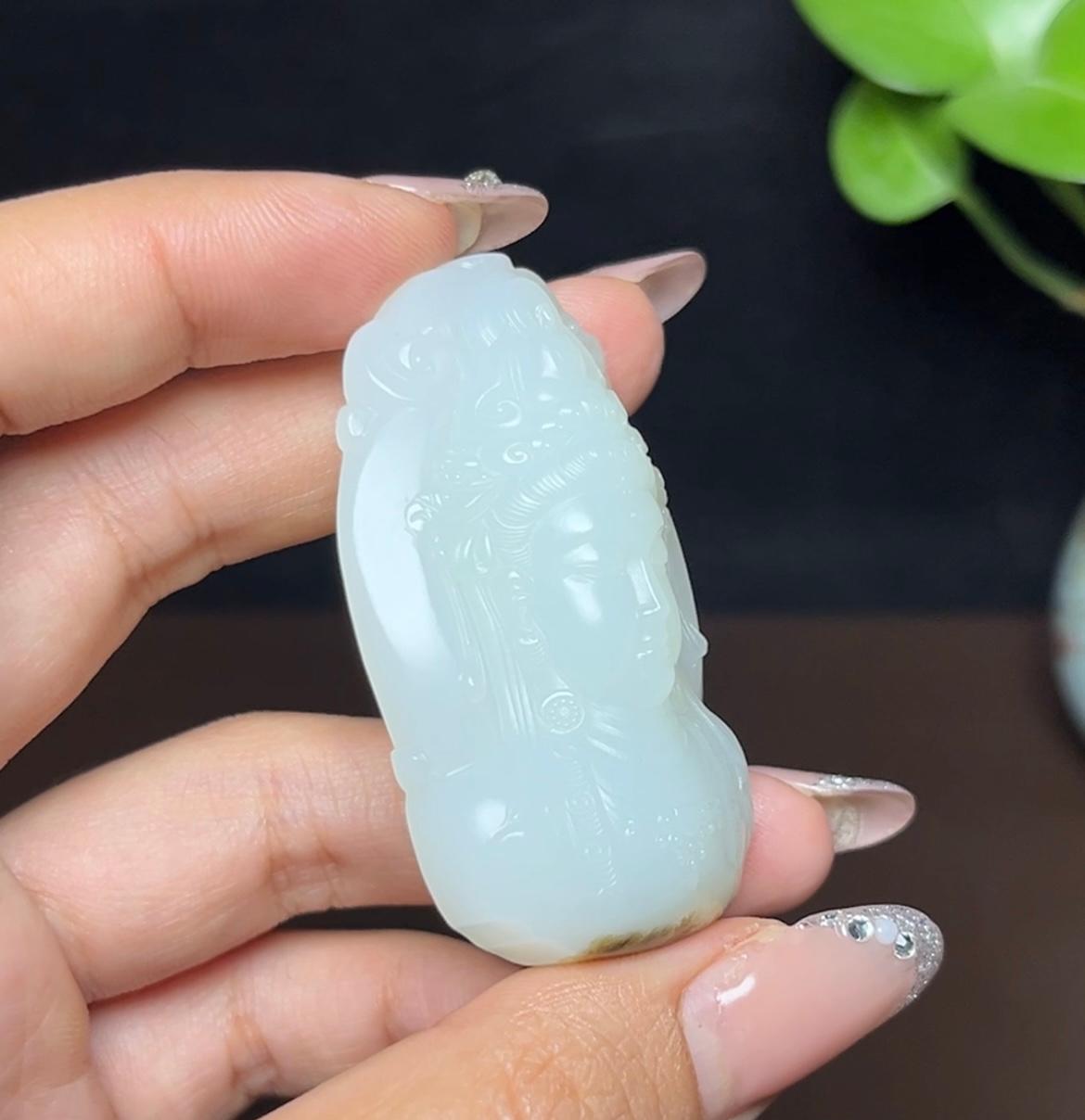 新疆和田玉且末糖白羊脂玉观音（38.6g）