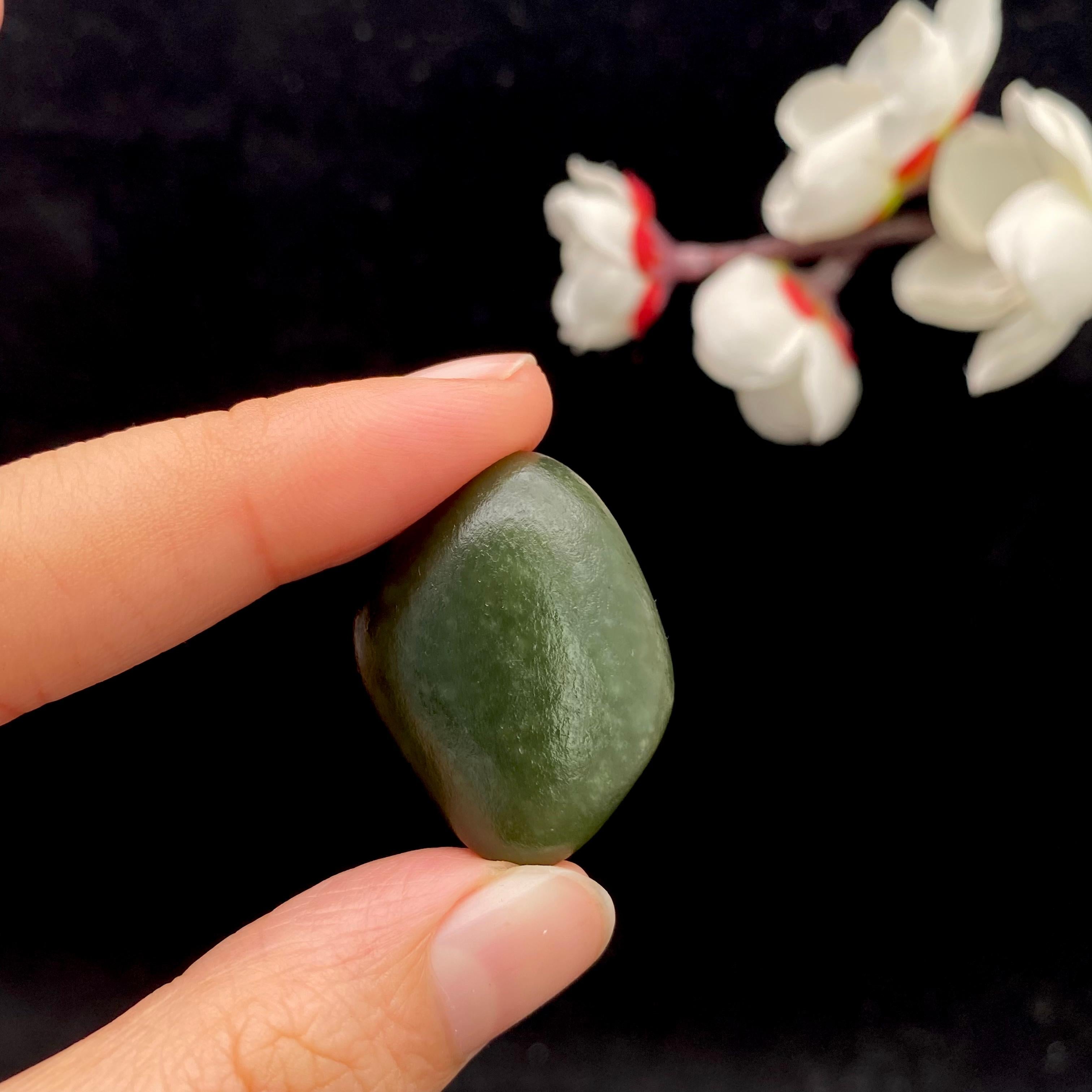 【超值推荐】和田玉-青玉籽料原石（13.9g）