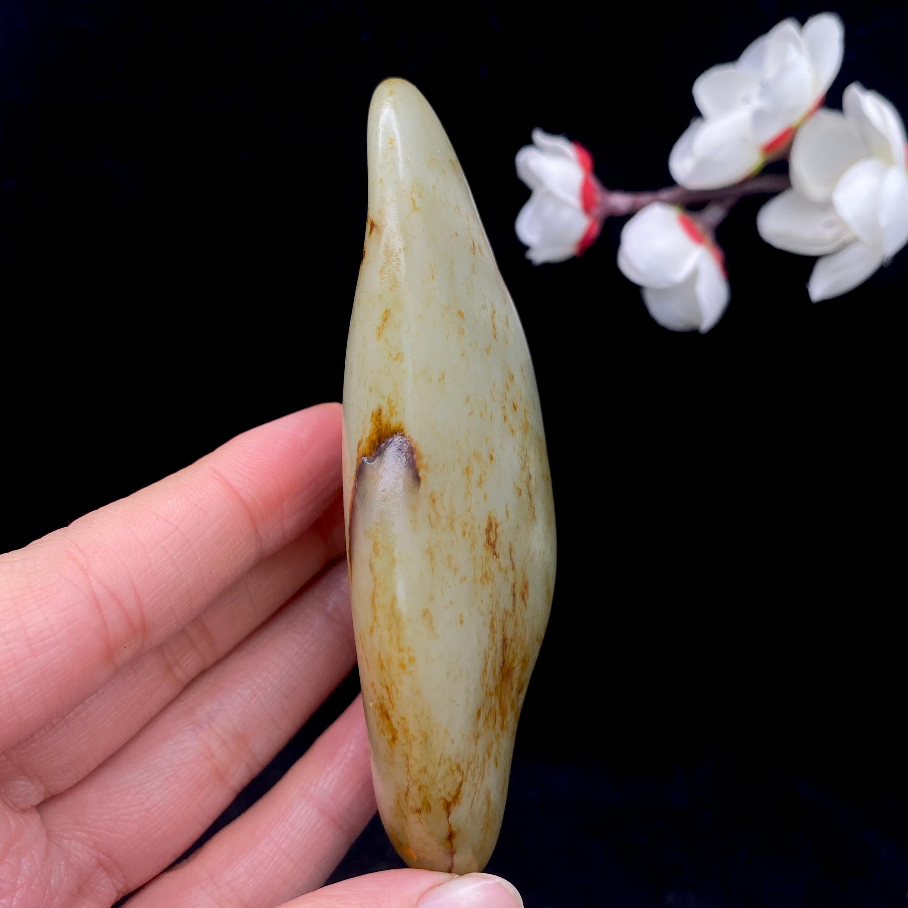 和田玉聚红皮籽料手把件（127.5g）