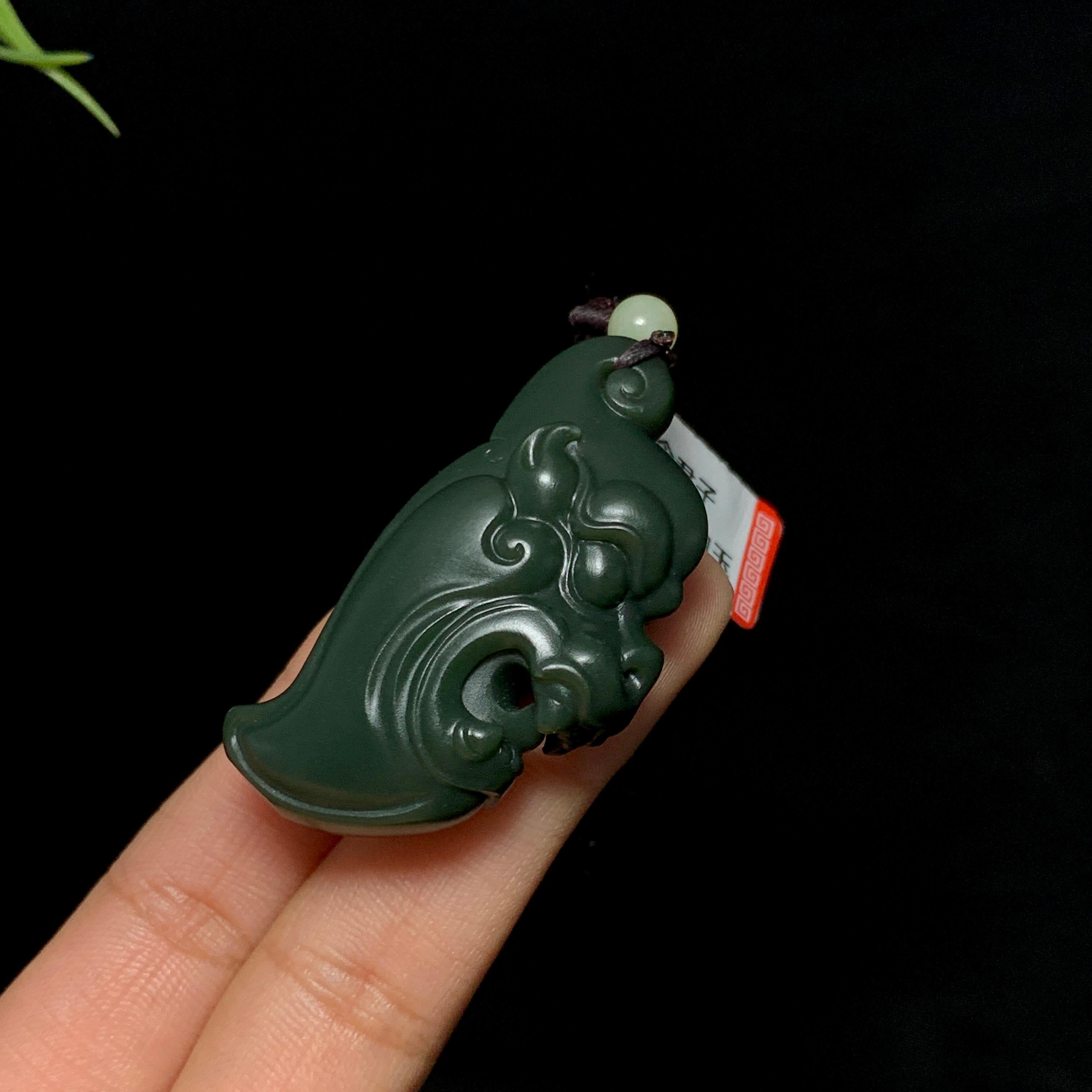 和田玉沙枣青兽面守护（27.5g）