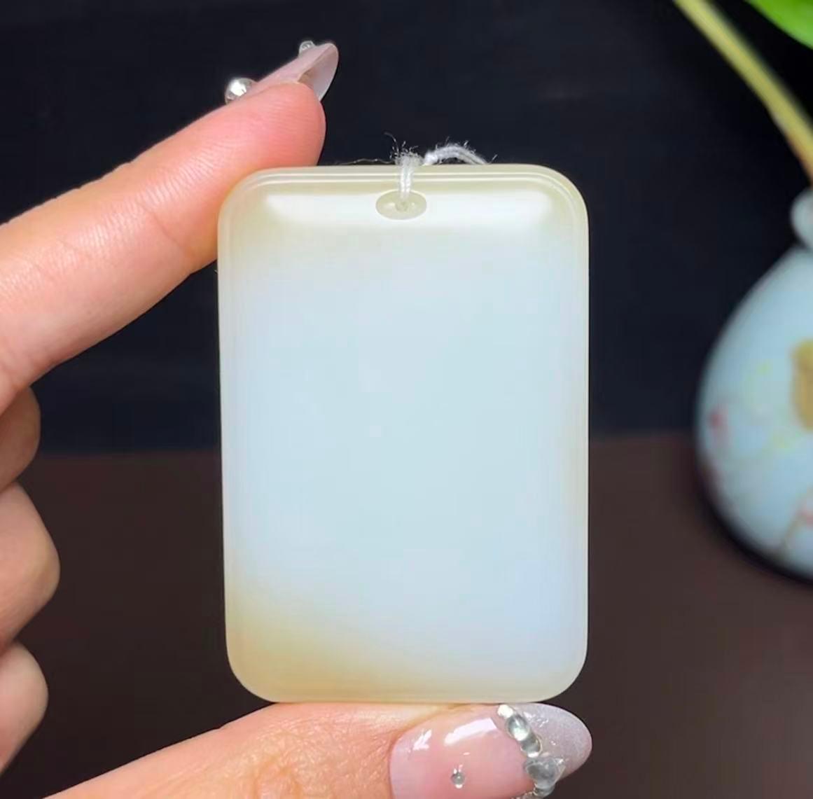 新疆和田玉且末天地糖平安无事牌（59.2g）