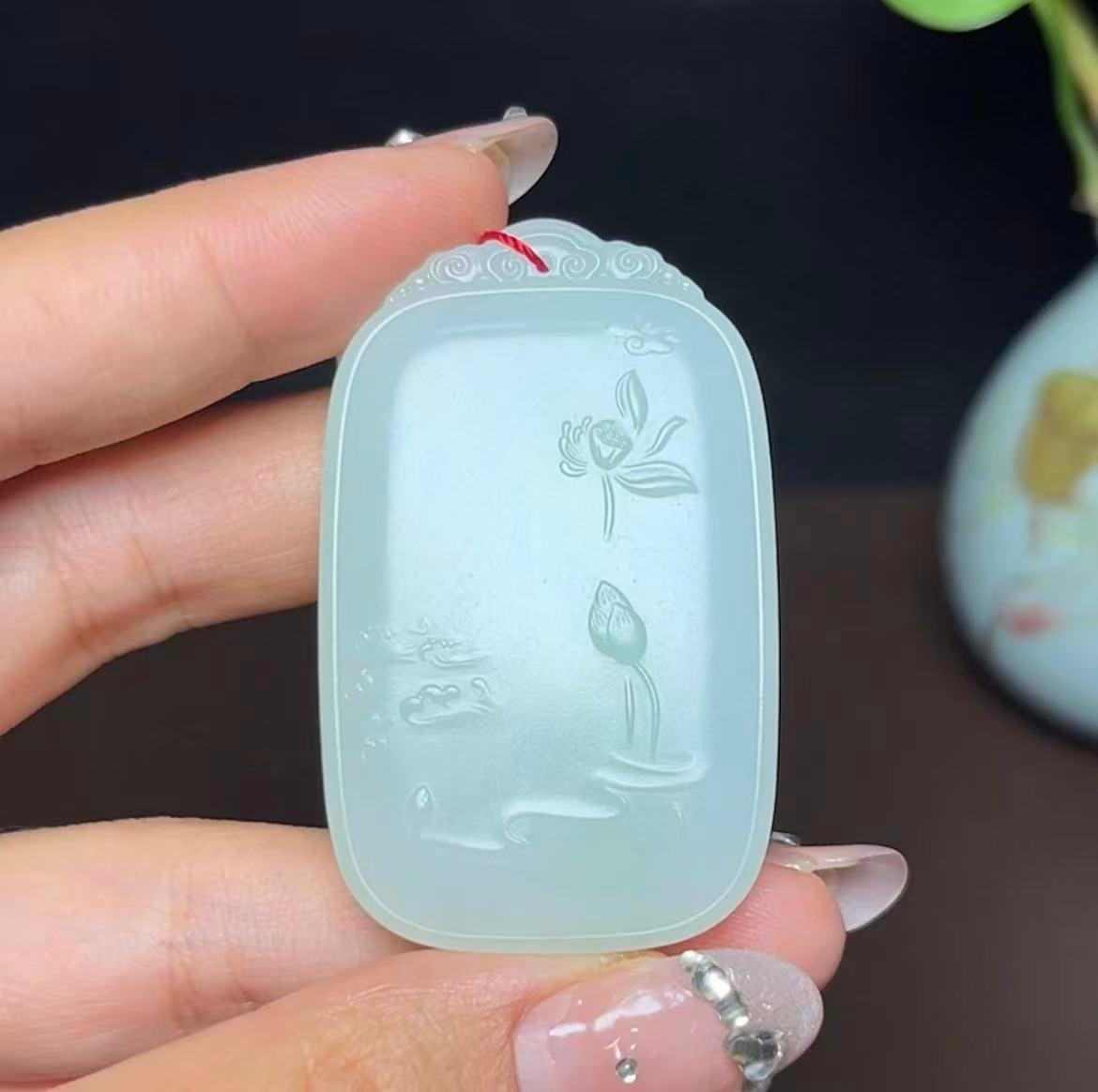 和田羊脂玉带翠步步高升平安富足，（33.5g）