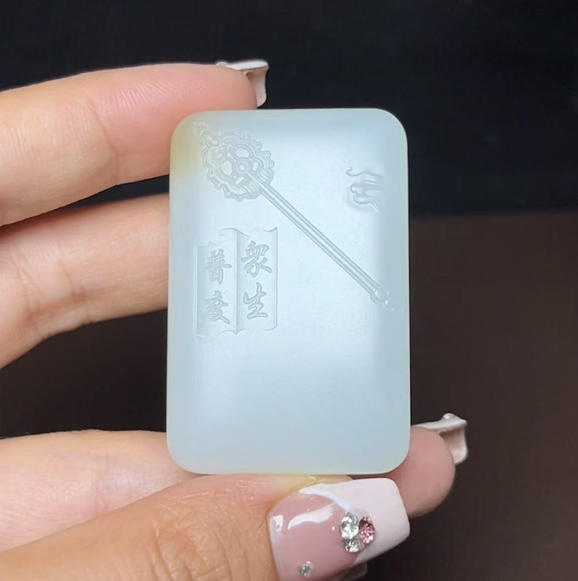 新疆和田玉且末糖白羊脂玉观音（53.2g）