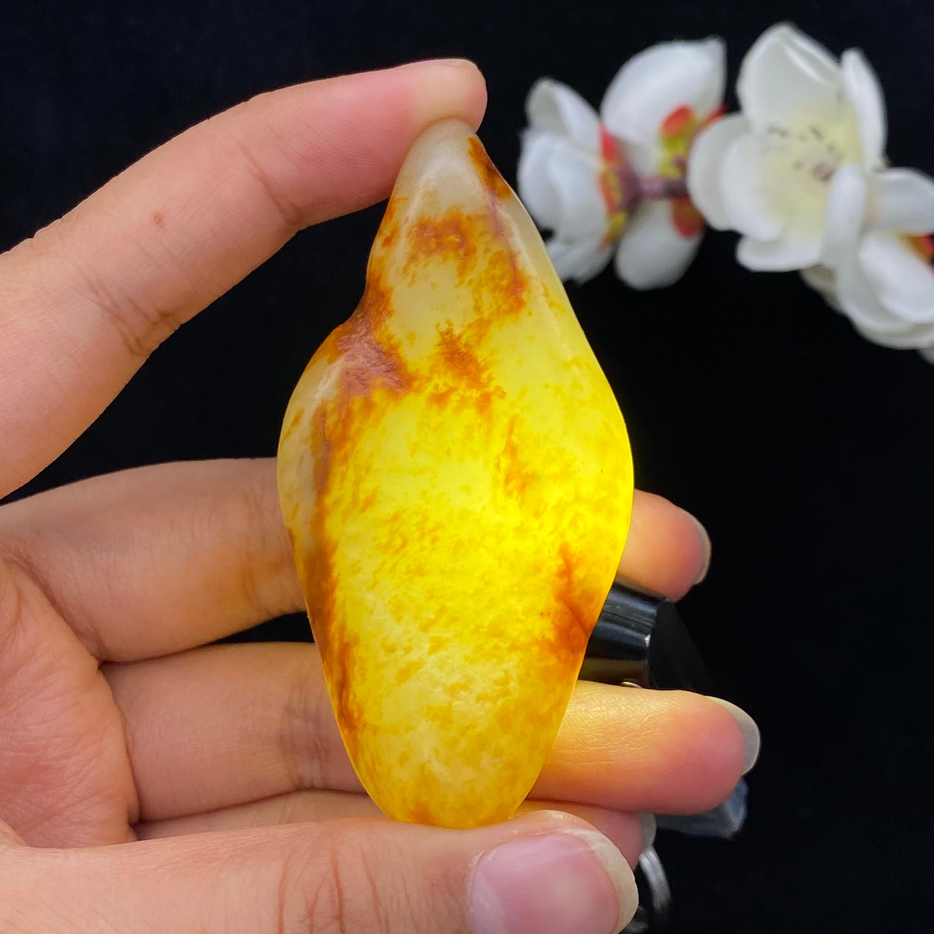 和田玉洒红皮籽料手把件（88.1g）