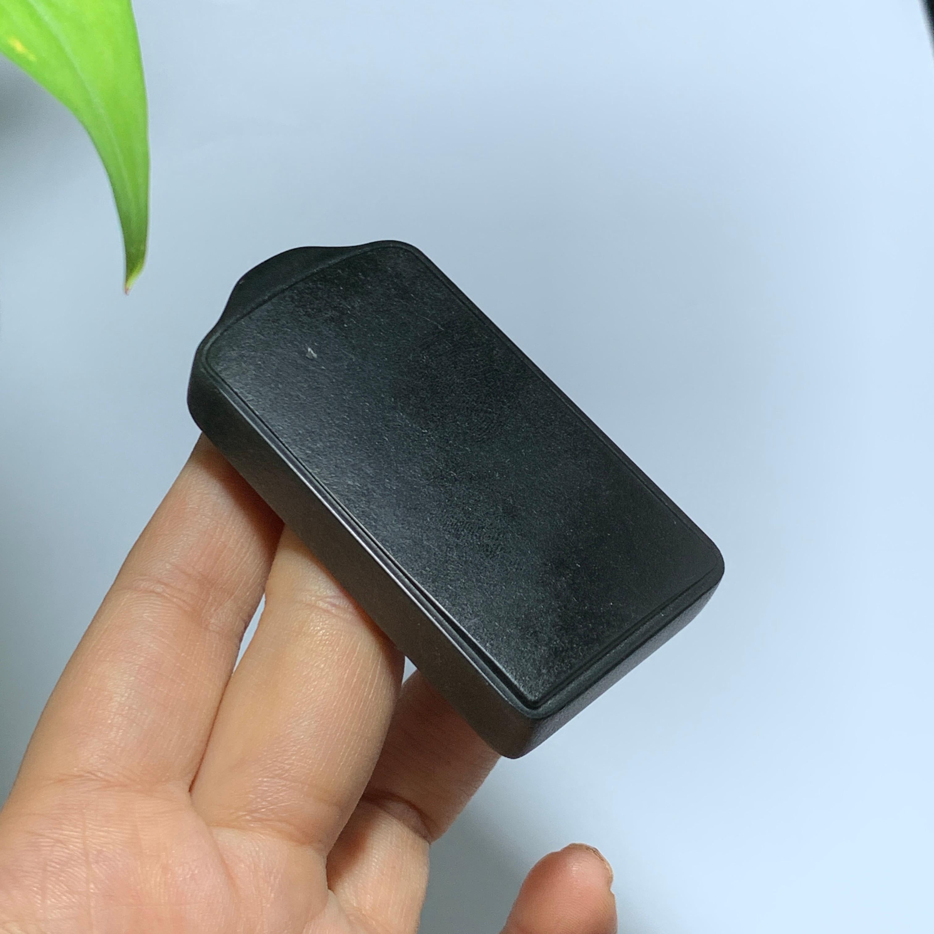 和田籽料黑青无事牌挂件（83.3g）