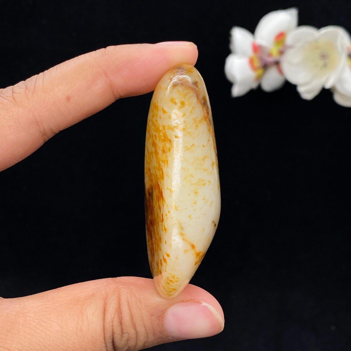 和田玉洒红皮籽料手把件（74.6g）