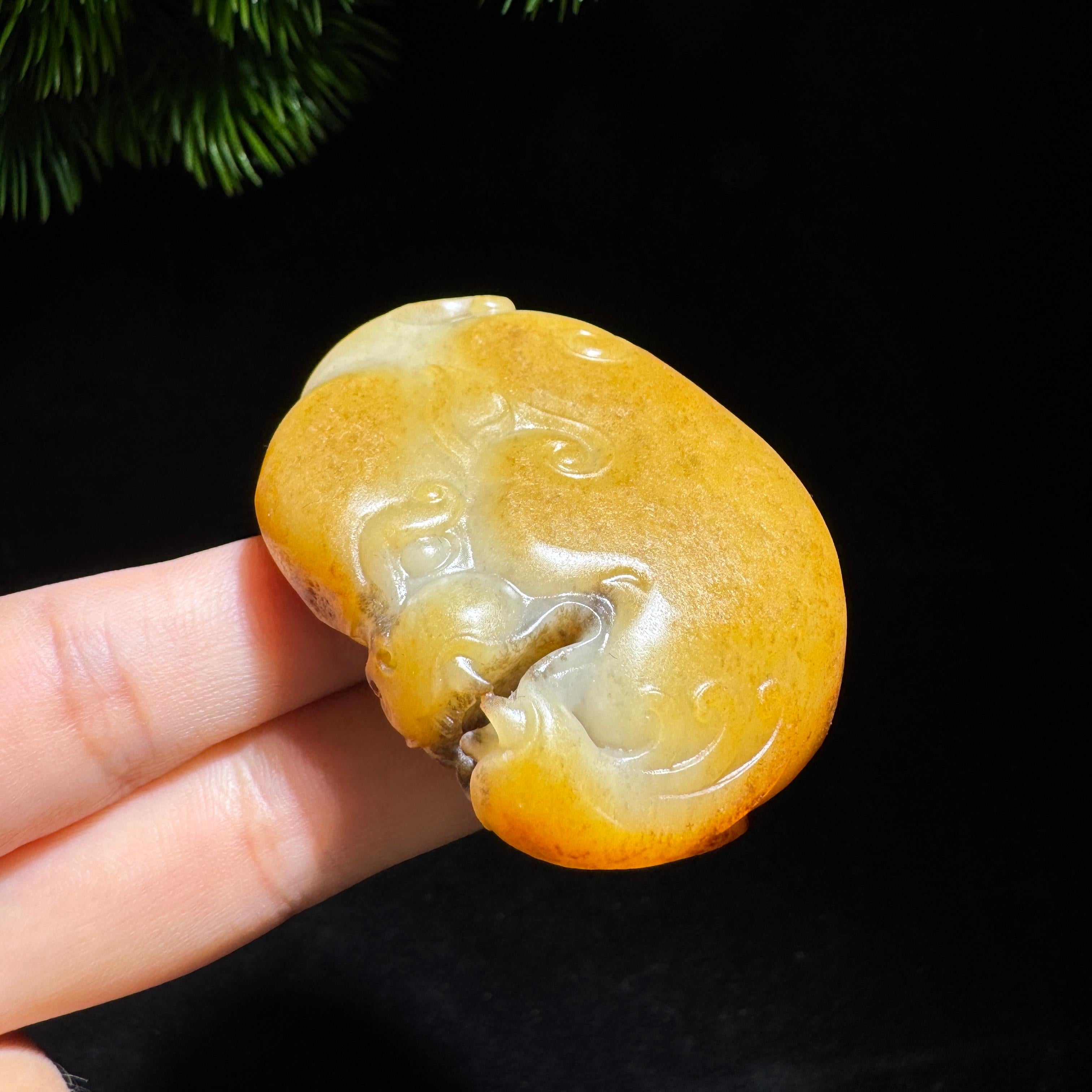 和田玉籽料满皮兽面（82.0g）