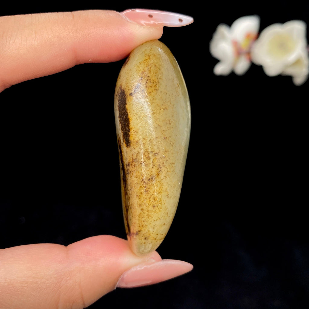 和田玉青花带秋梨皮籽料挂件（61g）