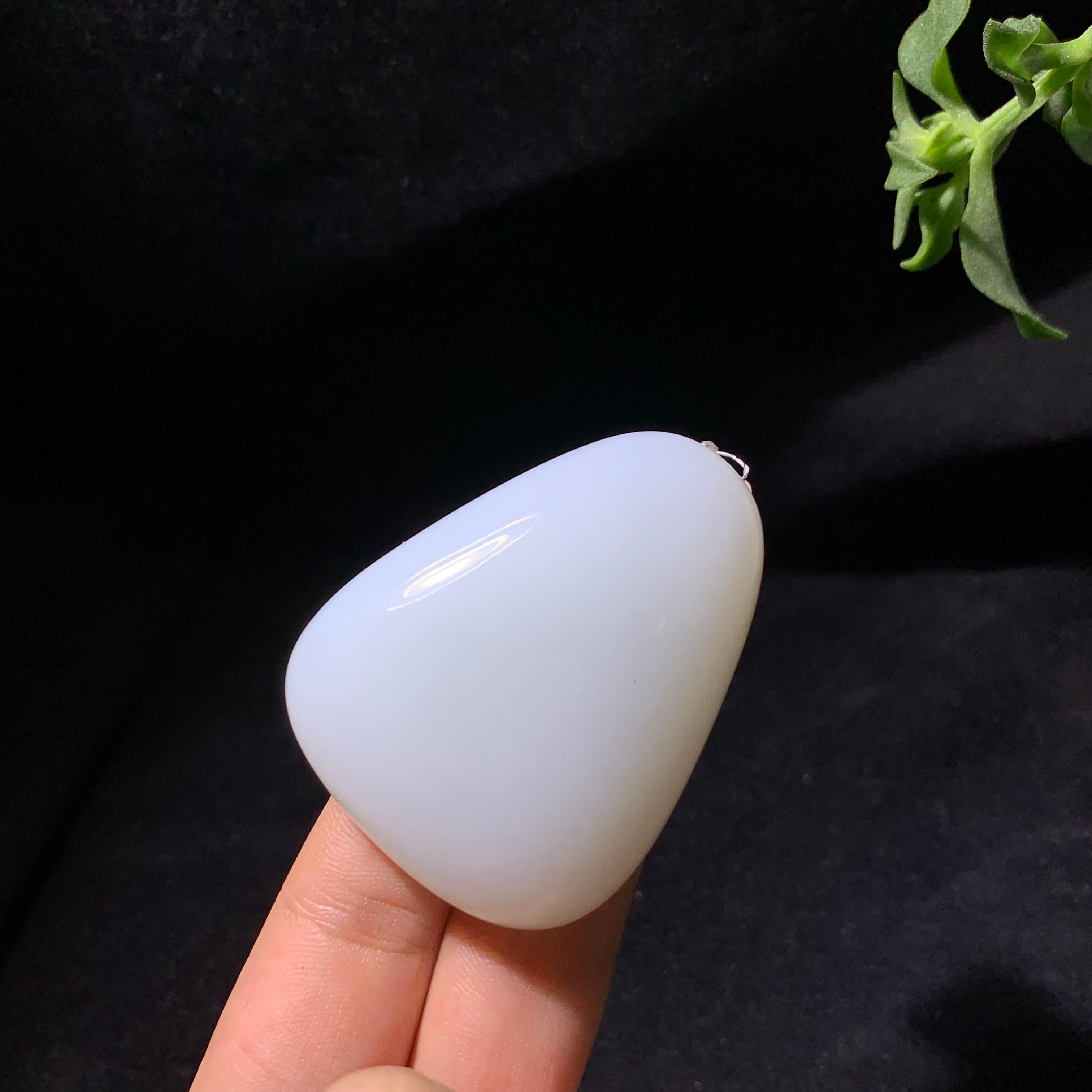 和田山料羊脂白玉无事牌（49.0g）