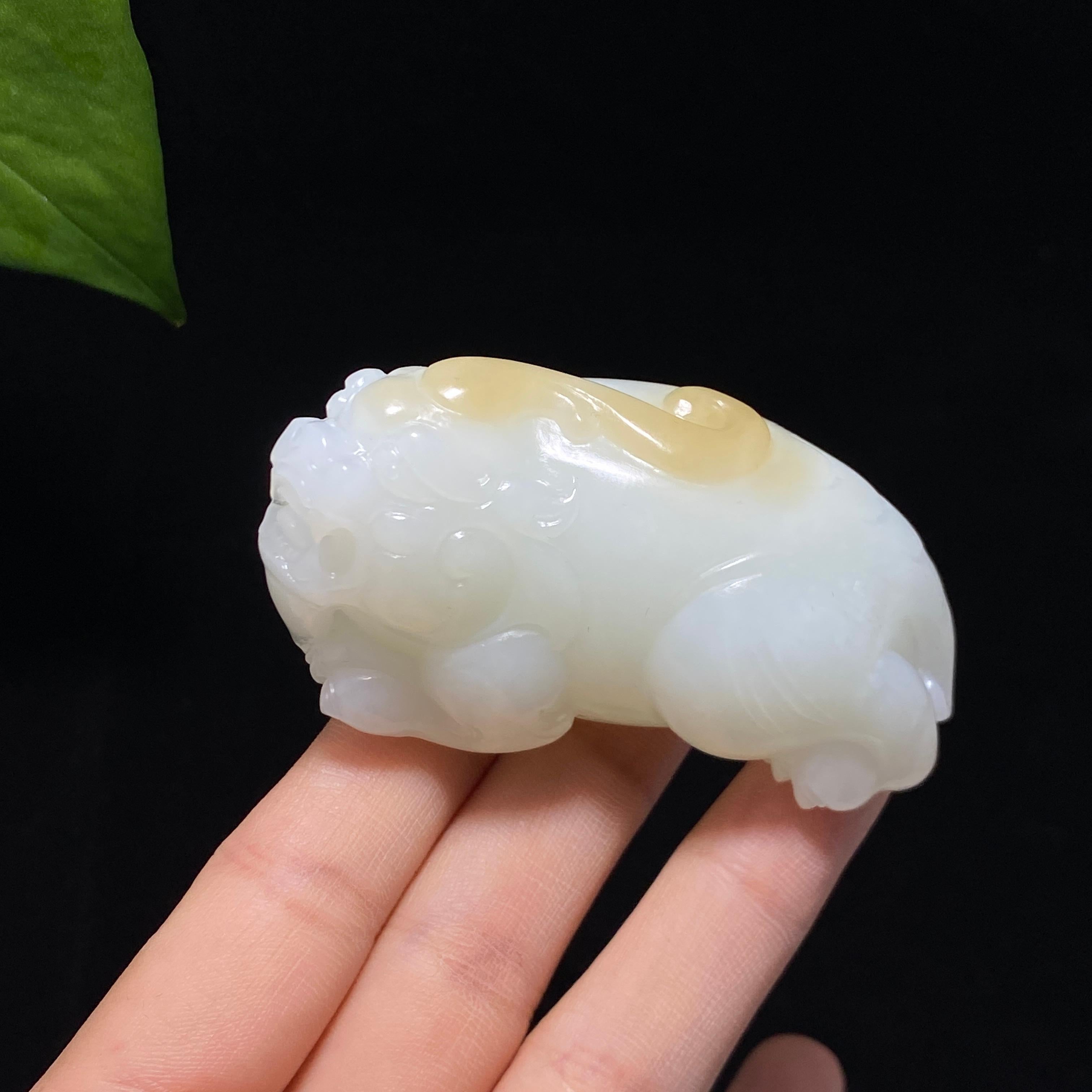 高品质和田玉且末糖白貔貅手把件
