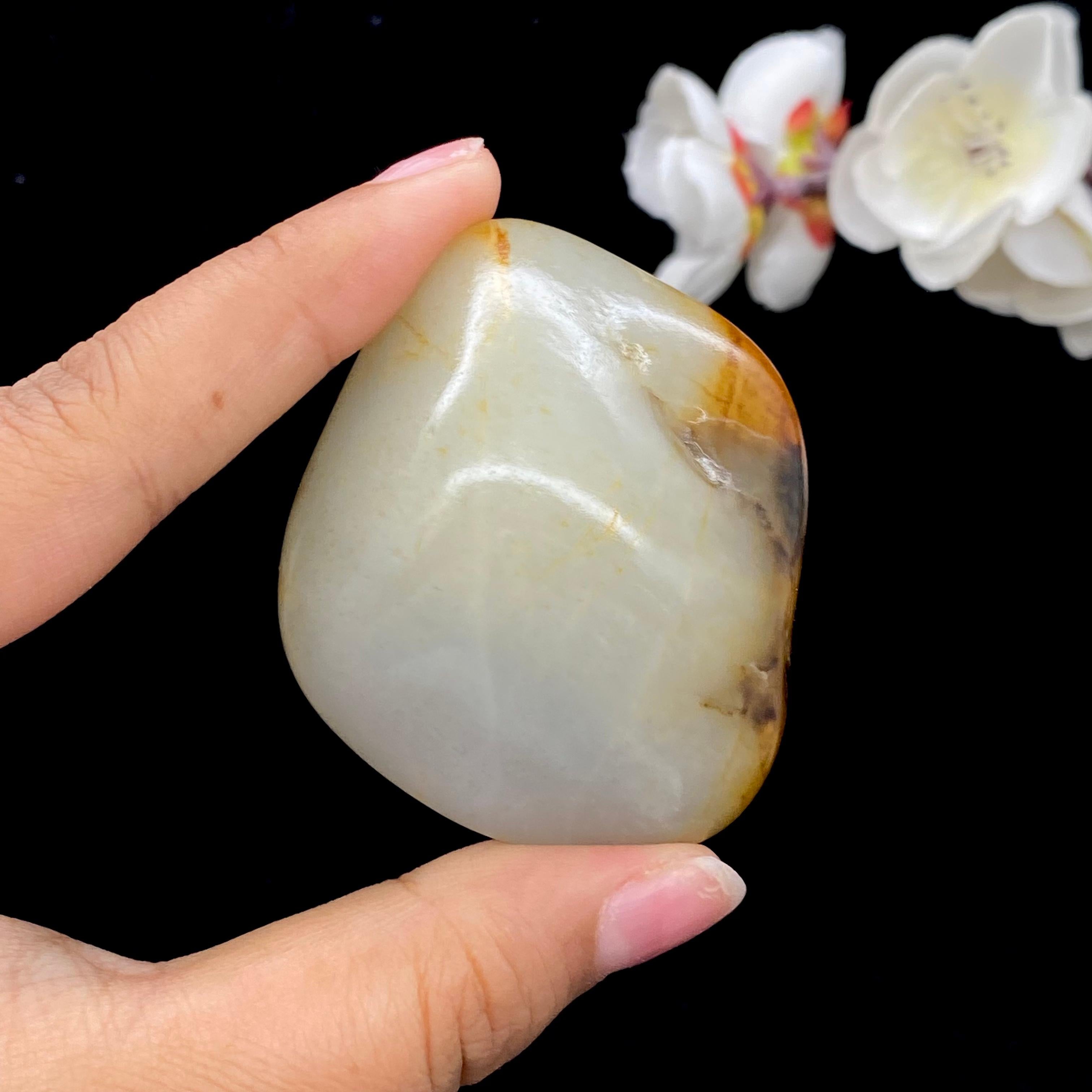 和田玉聚黄皮青花底籽料手把件（90g）