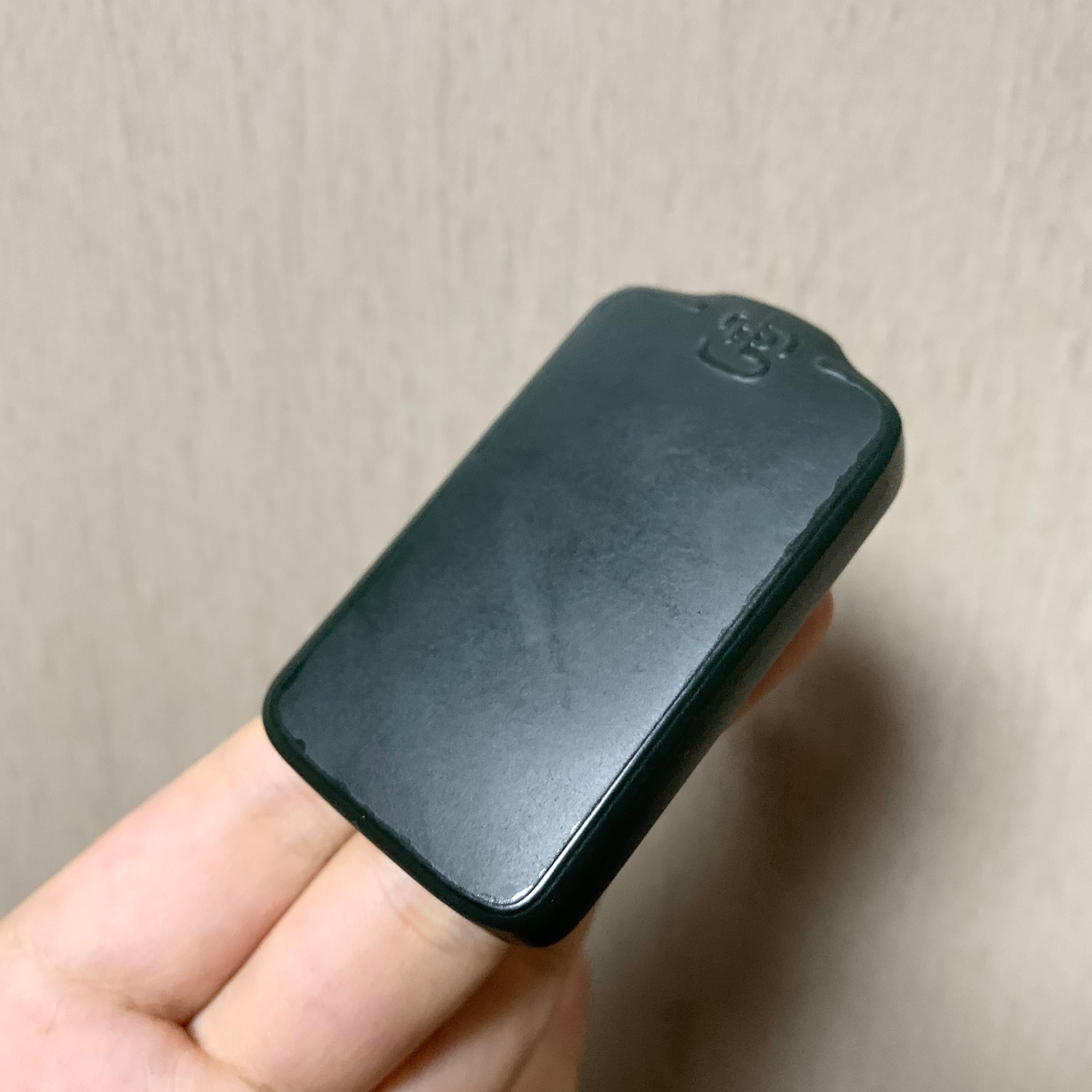 和田玉一细塔青无事牌（66.5g）