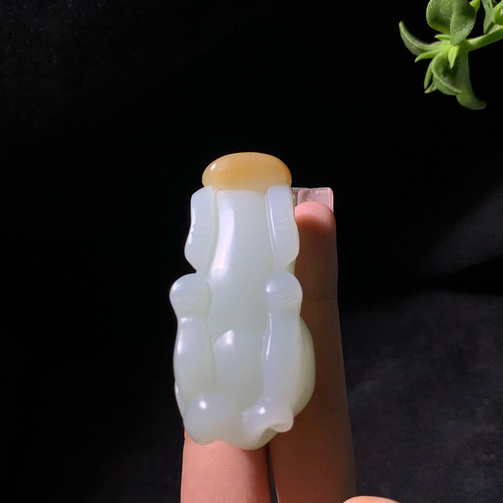 和田糖白玉马到成功手把件（79.0g）