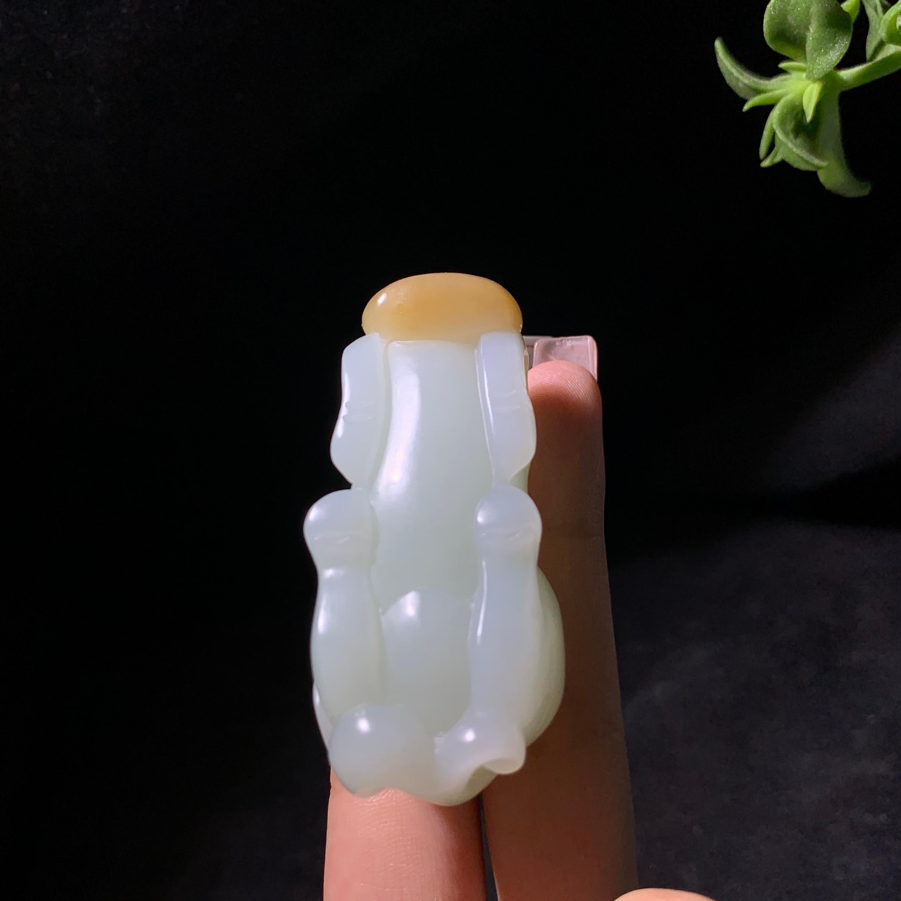 和田糖白玉马到成功手把件（79.0g）